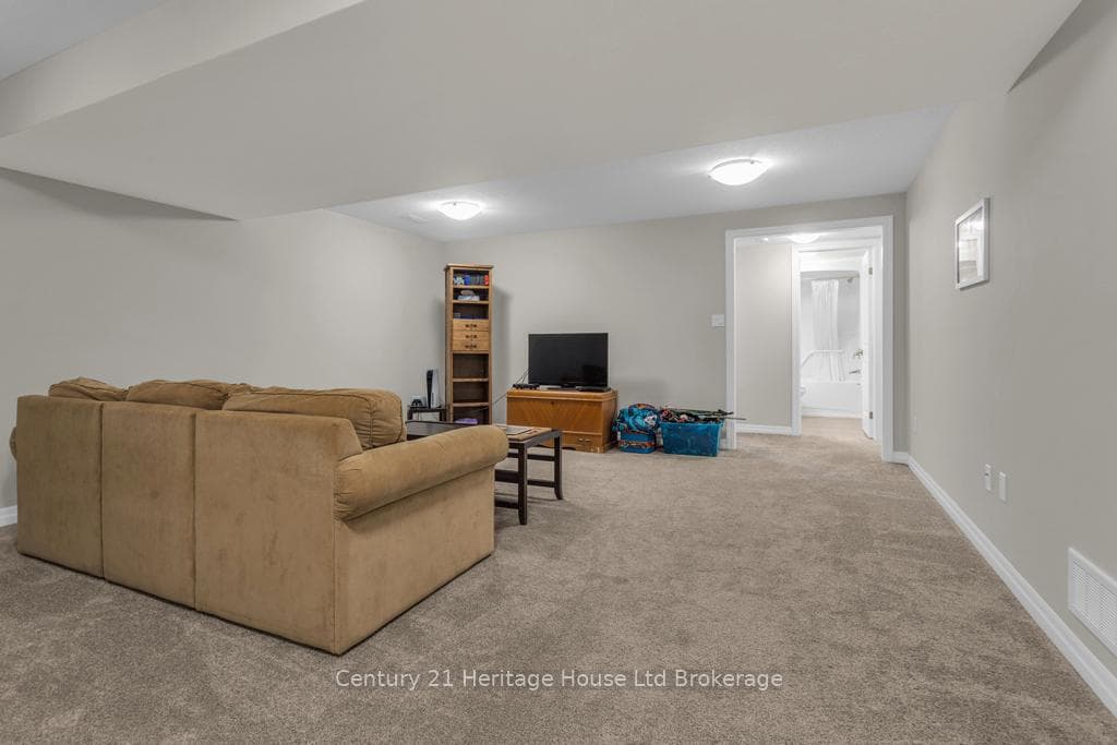 19 Livingston Drive photo 22