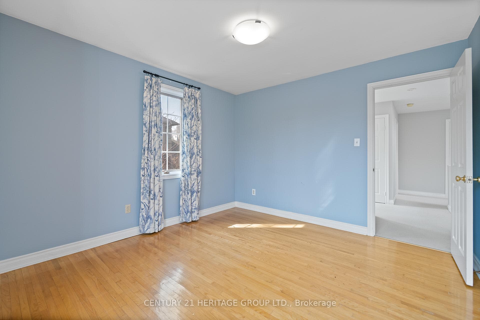75 Aldershot Crescent photo 16