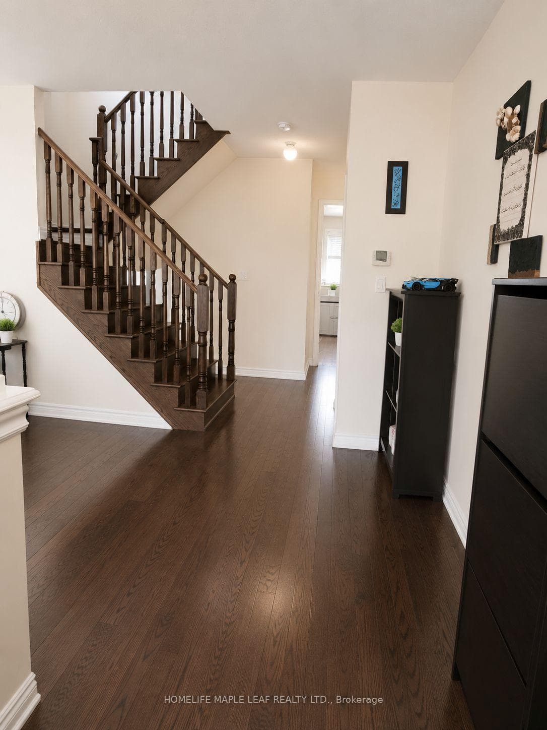 19 Vanwood Crescent photo 3