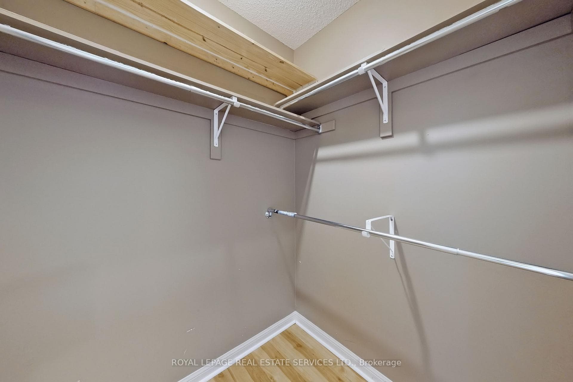 1534 Evans Terrace photo 19