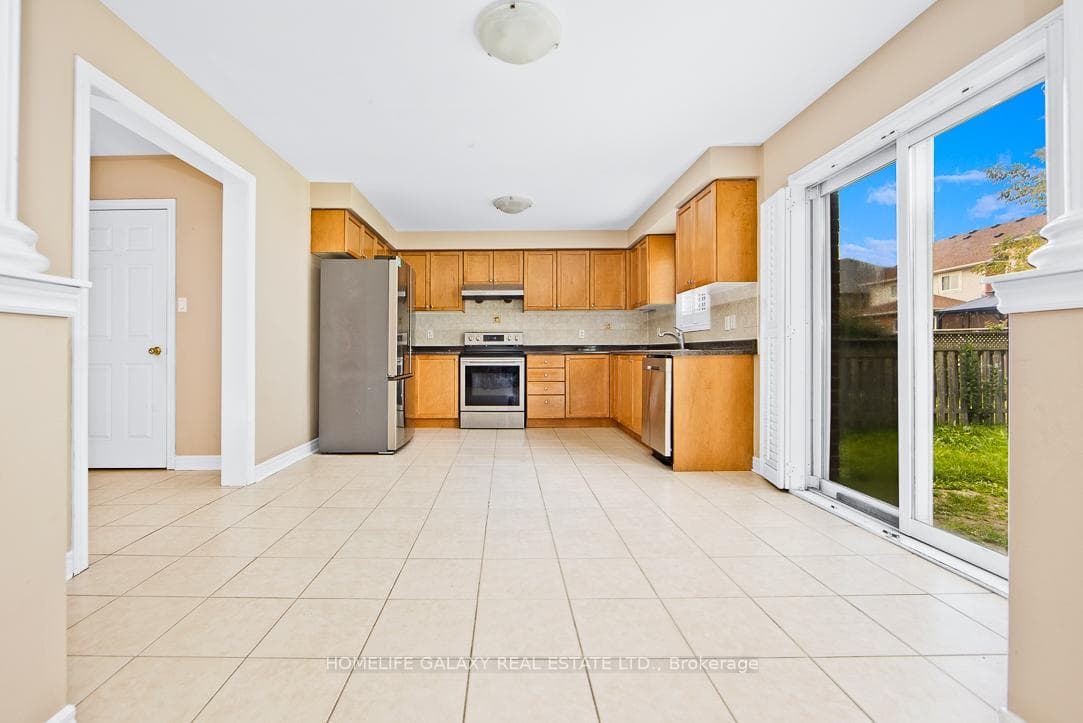 47 Ball Crescent photo 8