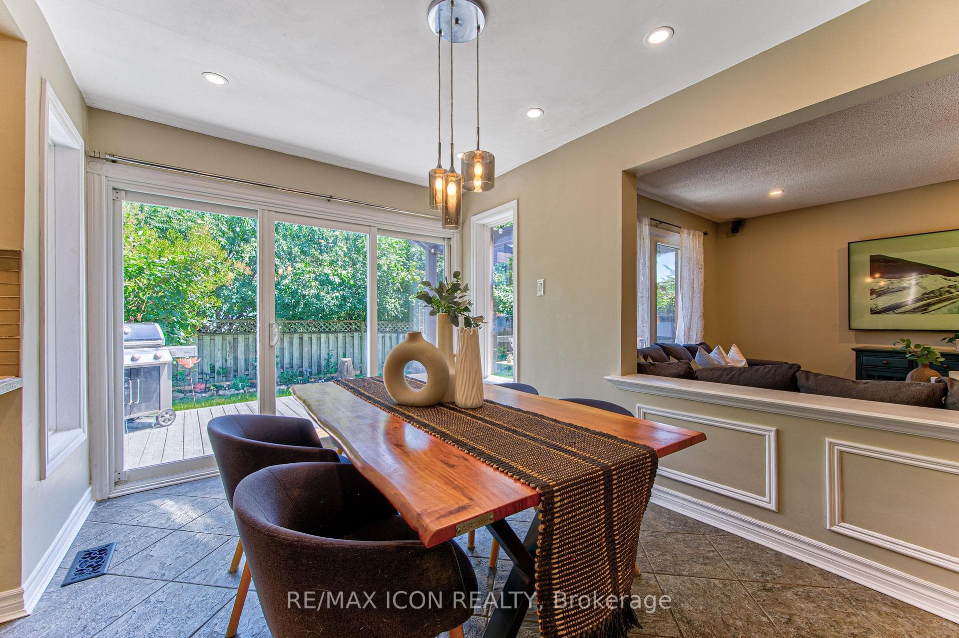 15 Hall Crescent photo 13
