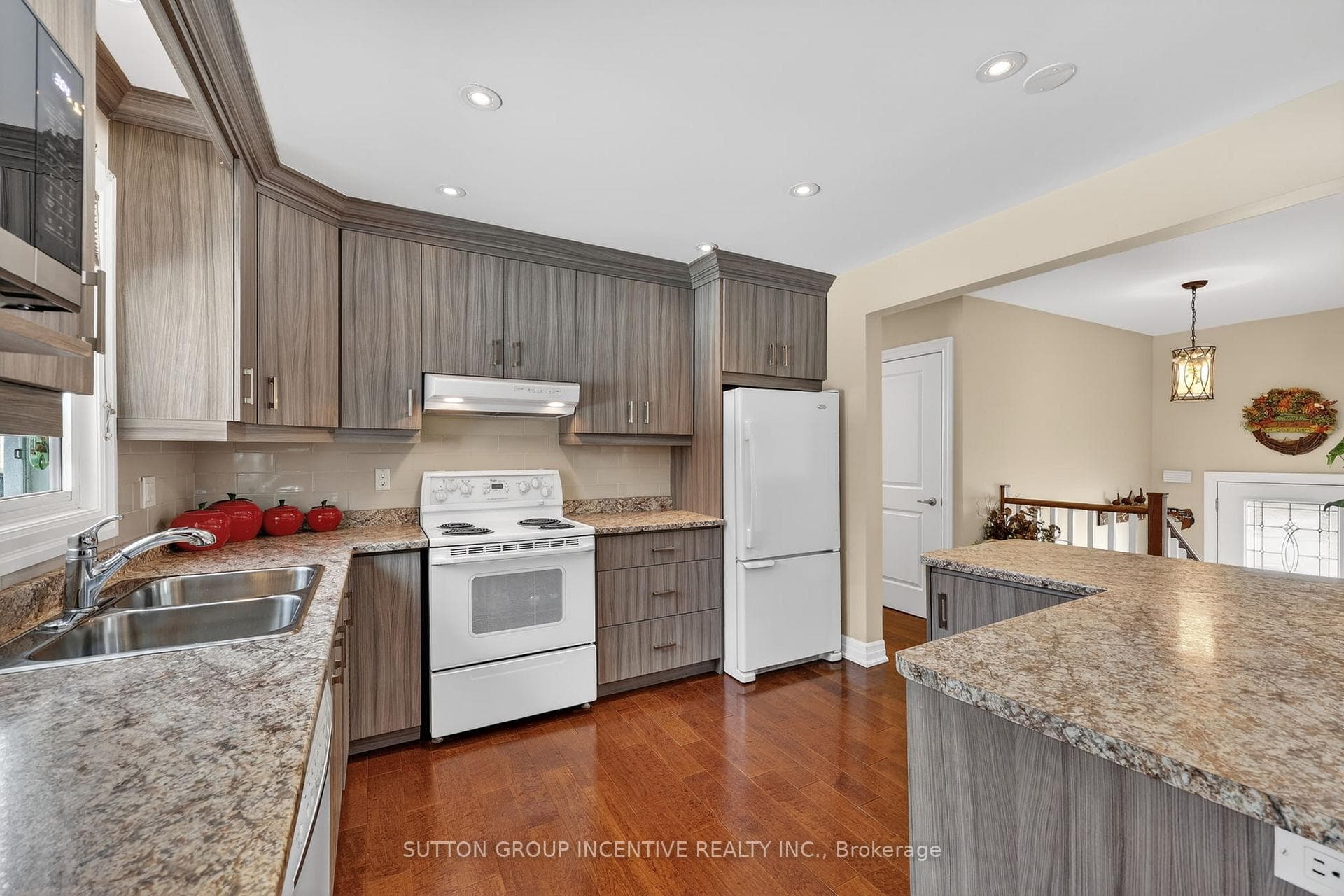230 Edgehill Drive photo 9