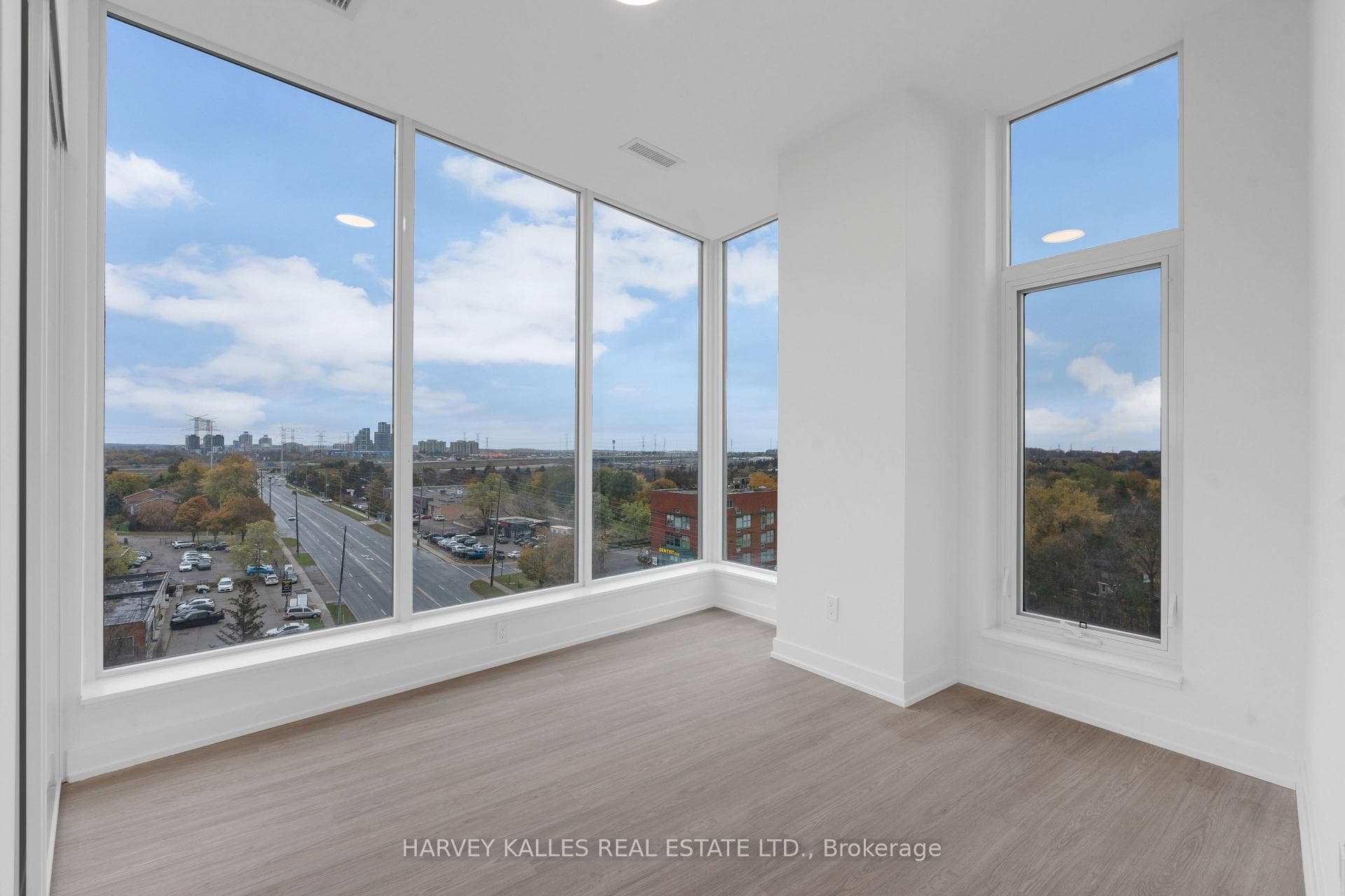 8188 Yonge Street Unit 911 photo 15