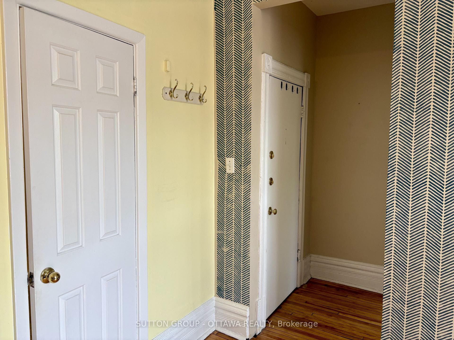 117 Strathcona Avenue Unit 2 photo 3