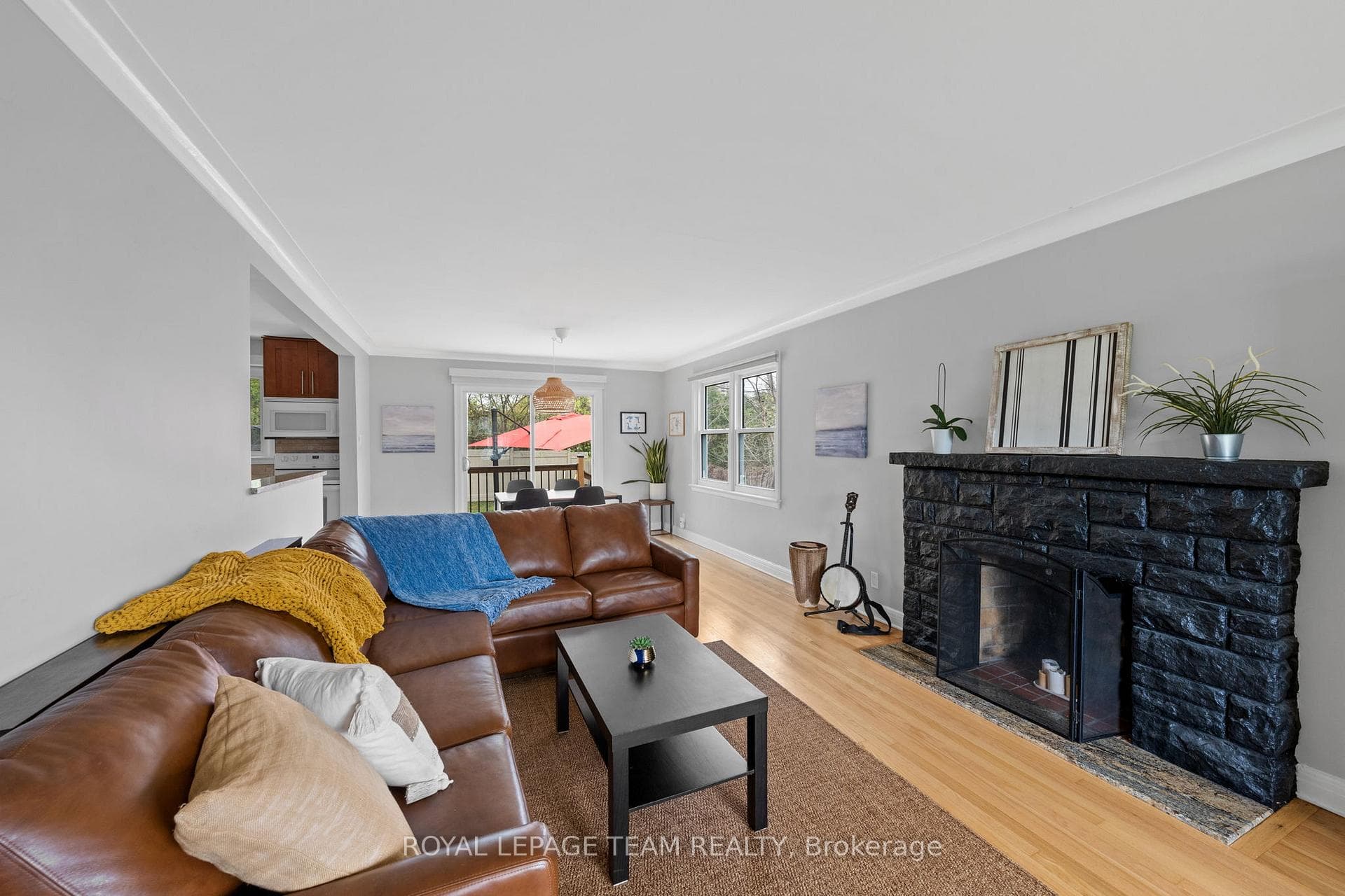 1266 Randall Avenue photo 10