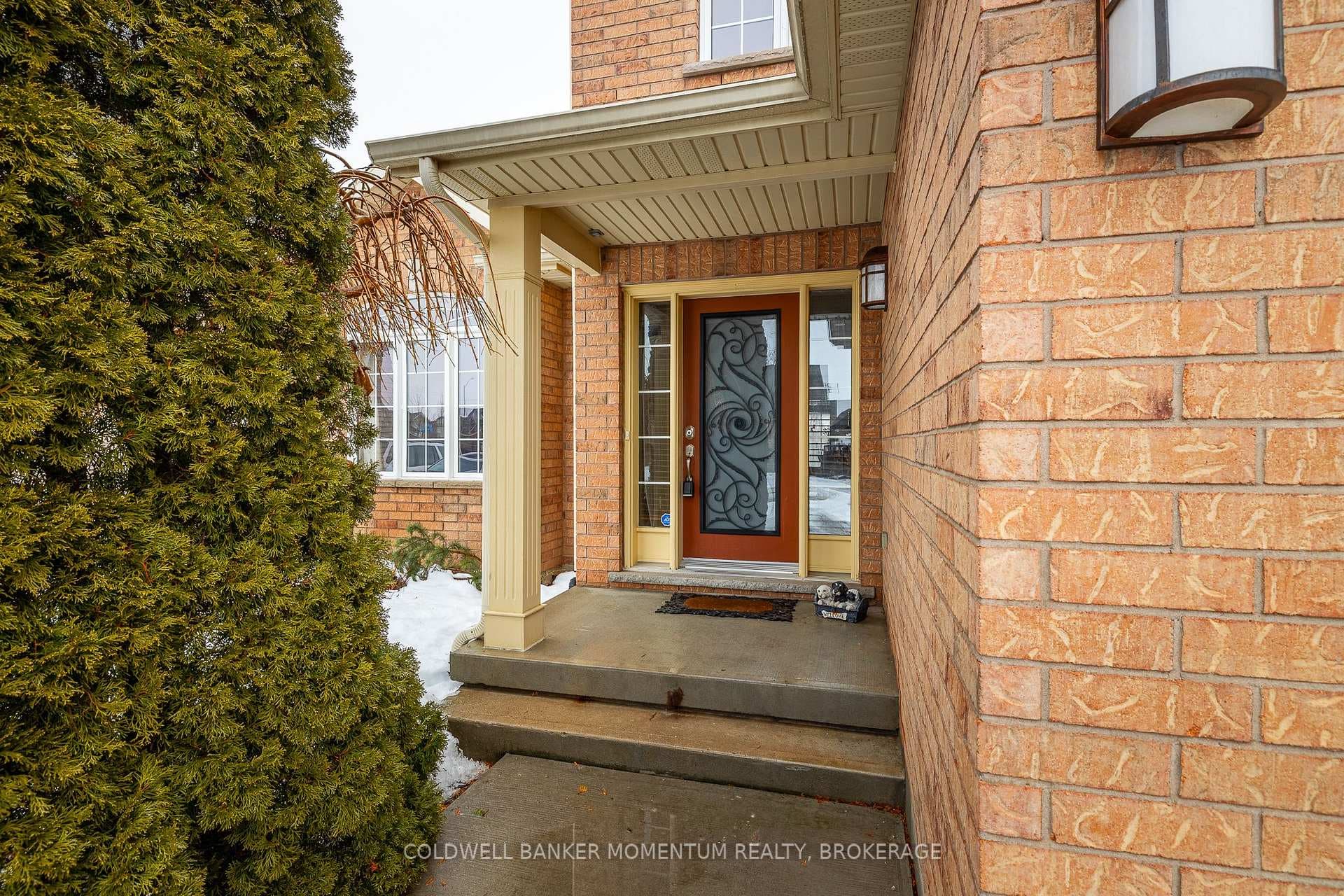 6838 COURTNEY Crescent photo 4