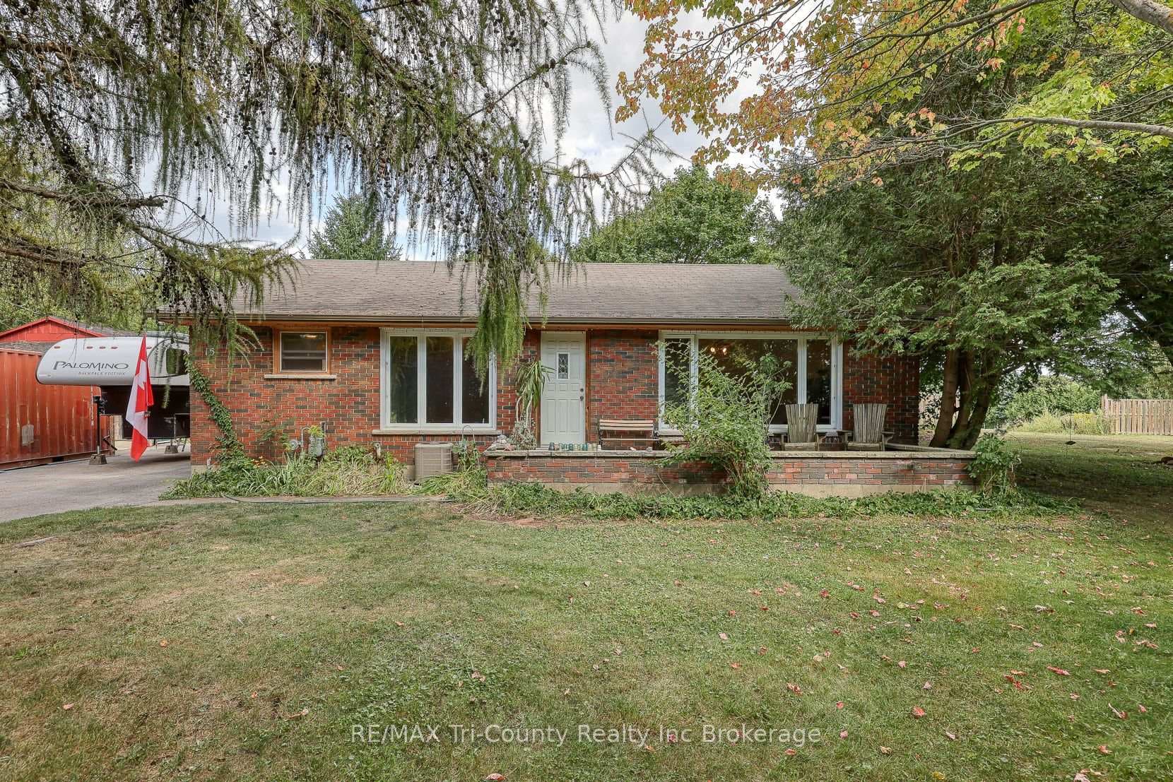 15 Peggy Avenue photo 32