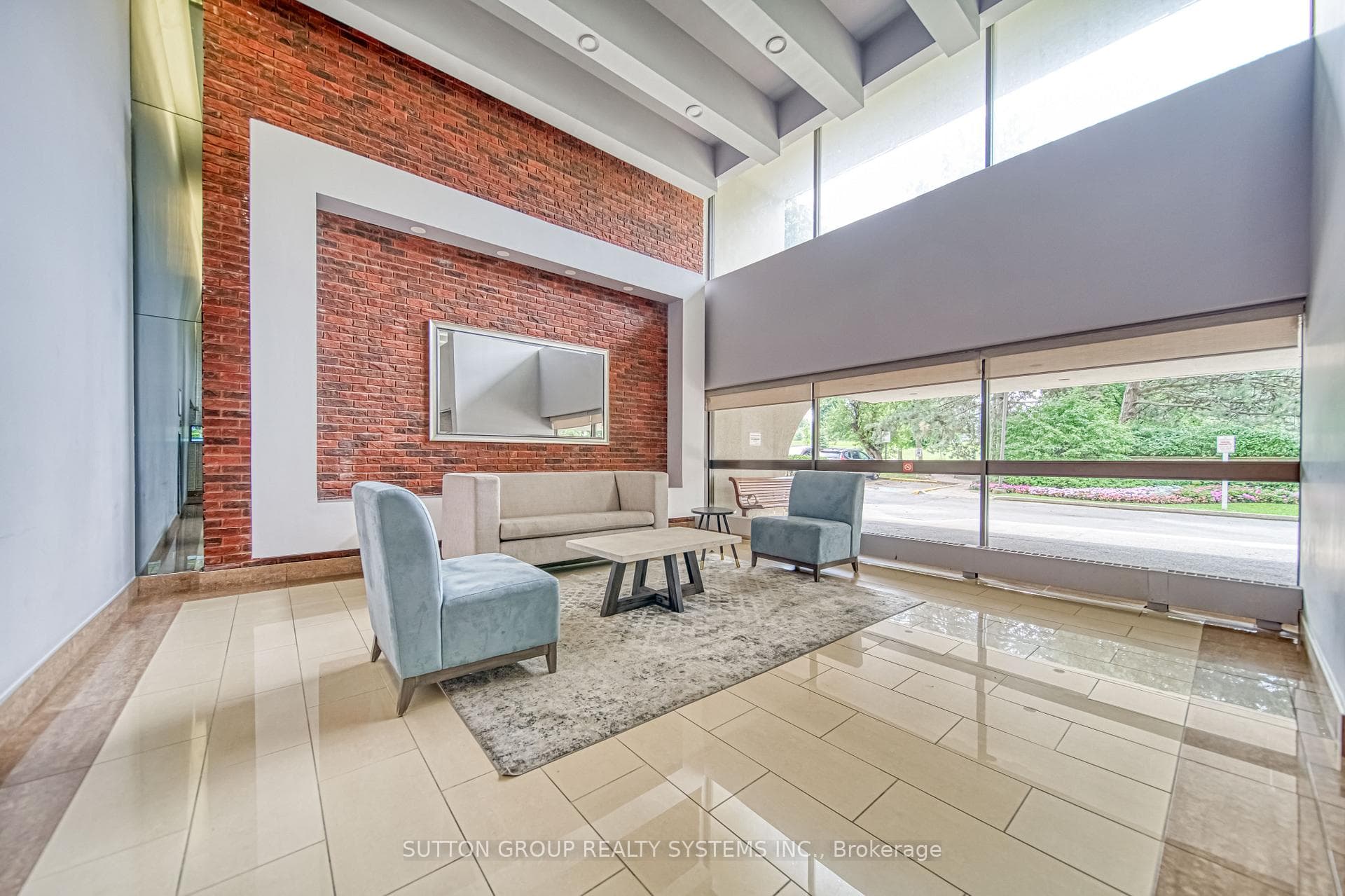260 Seneca Hill Drive Unit 1811 photo 2