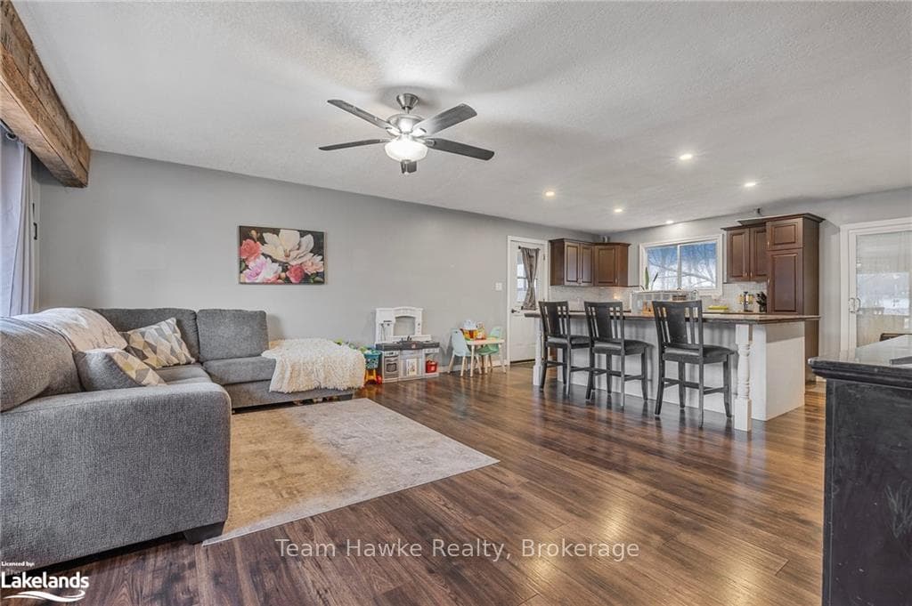 88 FOX Street photo 8