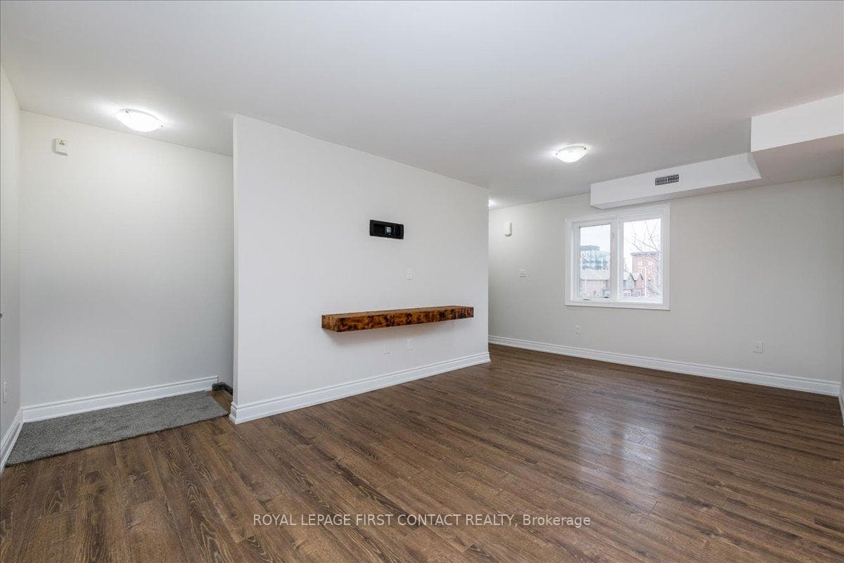 35 Madelaine Drive Unit 4 photo 3