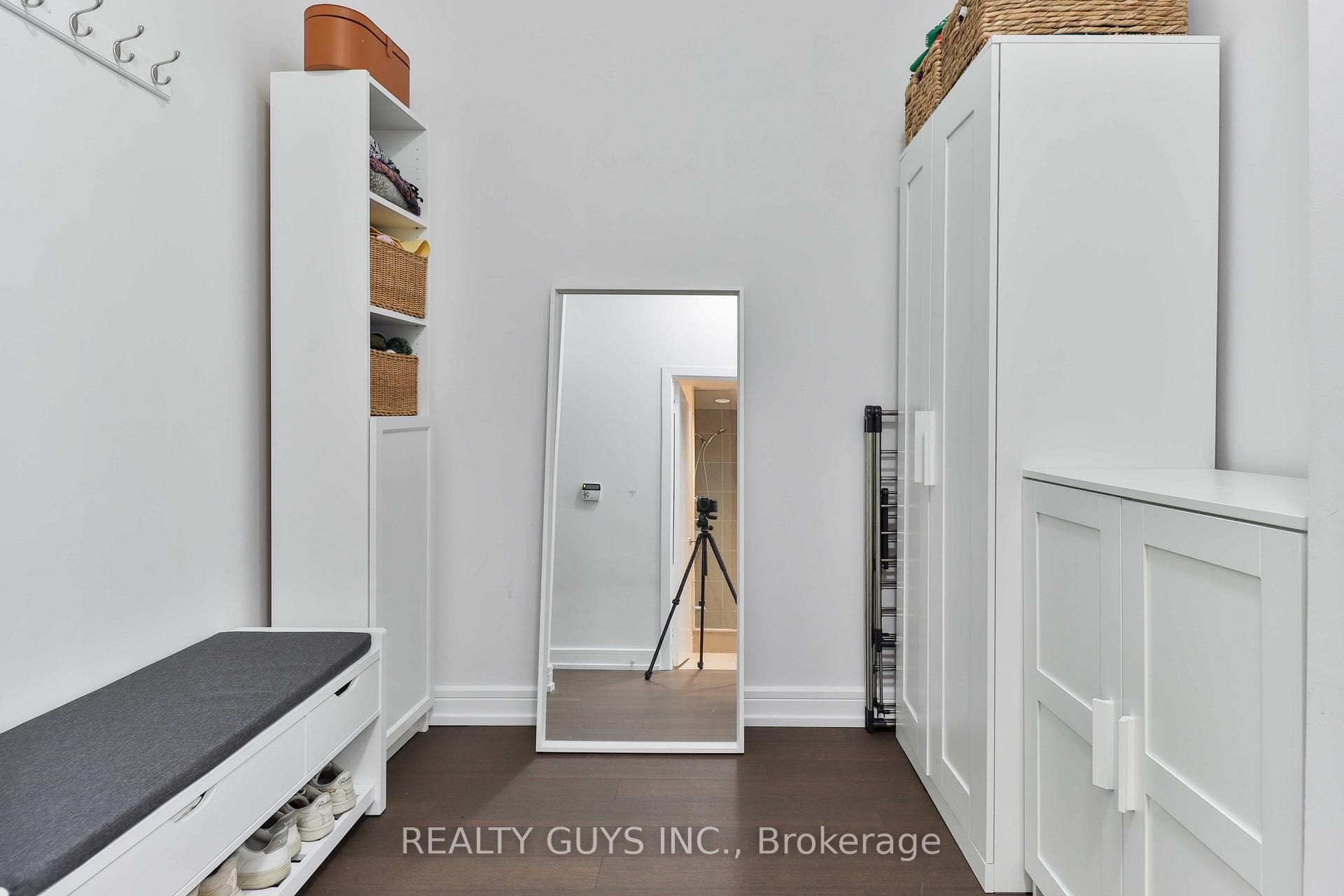 Den - Great Office Space or Guest Area.