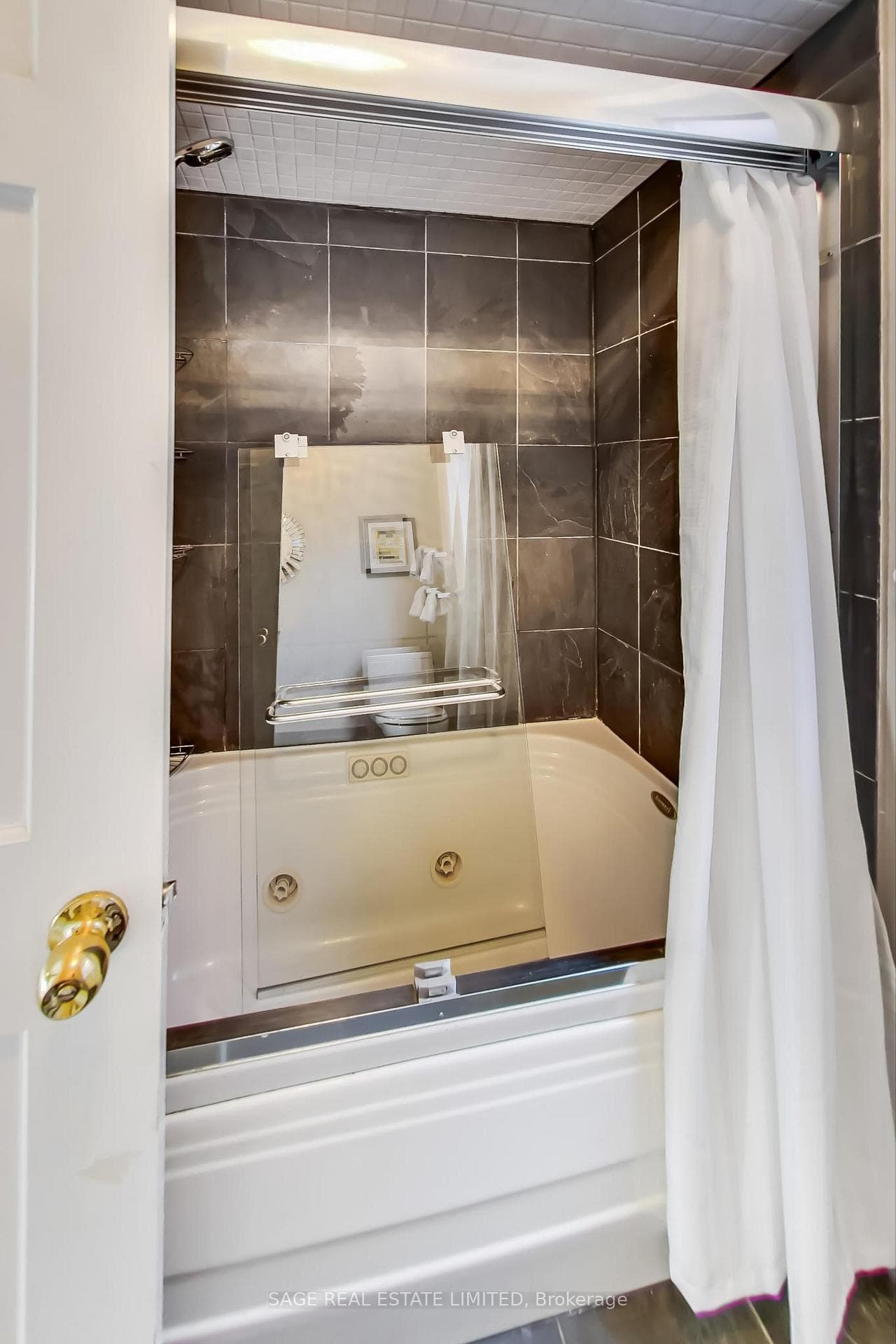 132 Rosewell Avenue photo 28