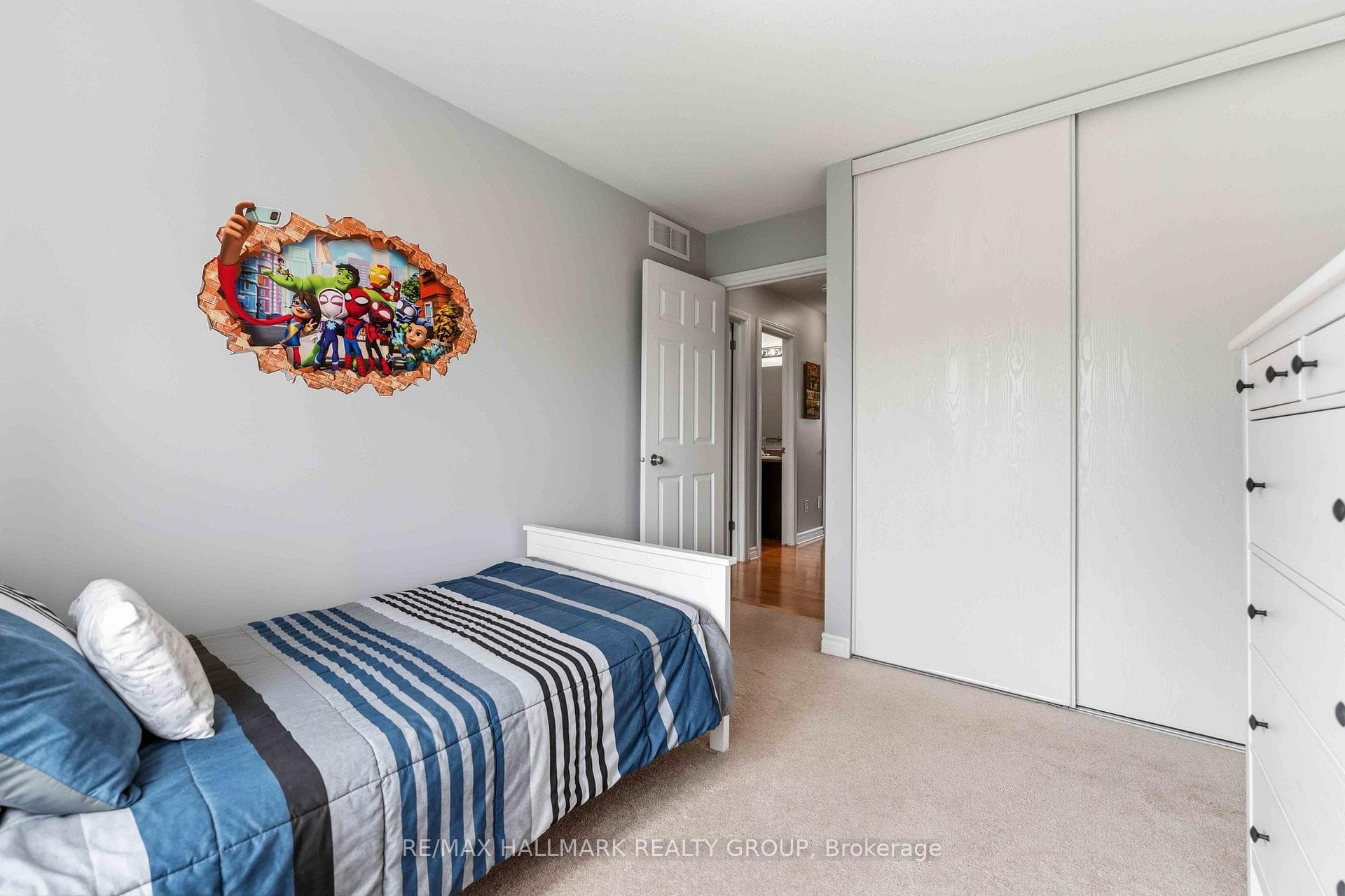 125 Montmorency Way photo 24