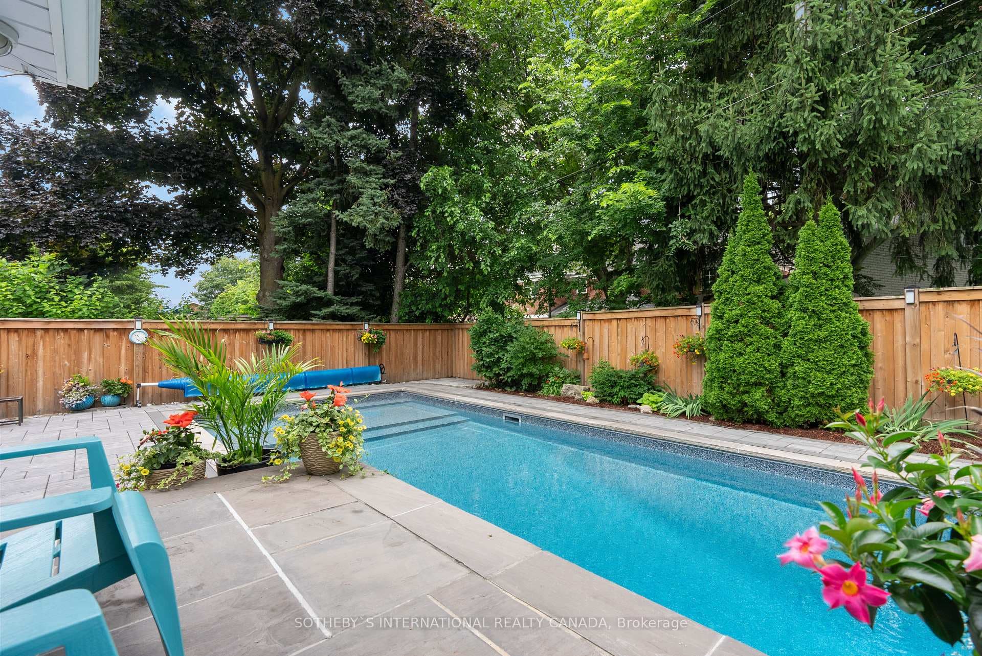 8 Courtsfield Crescent photo 36