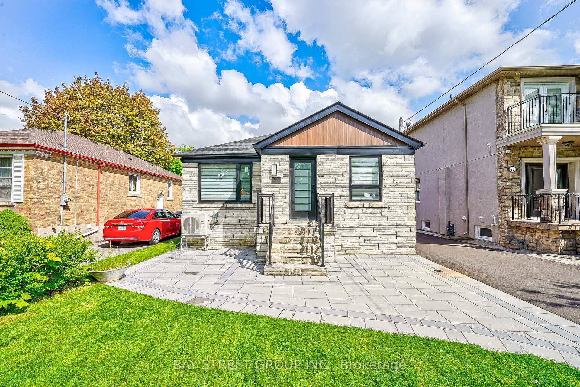 20 Janet Boulevard photo 1