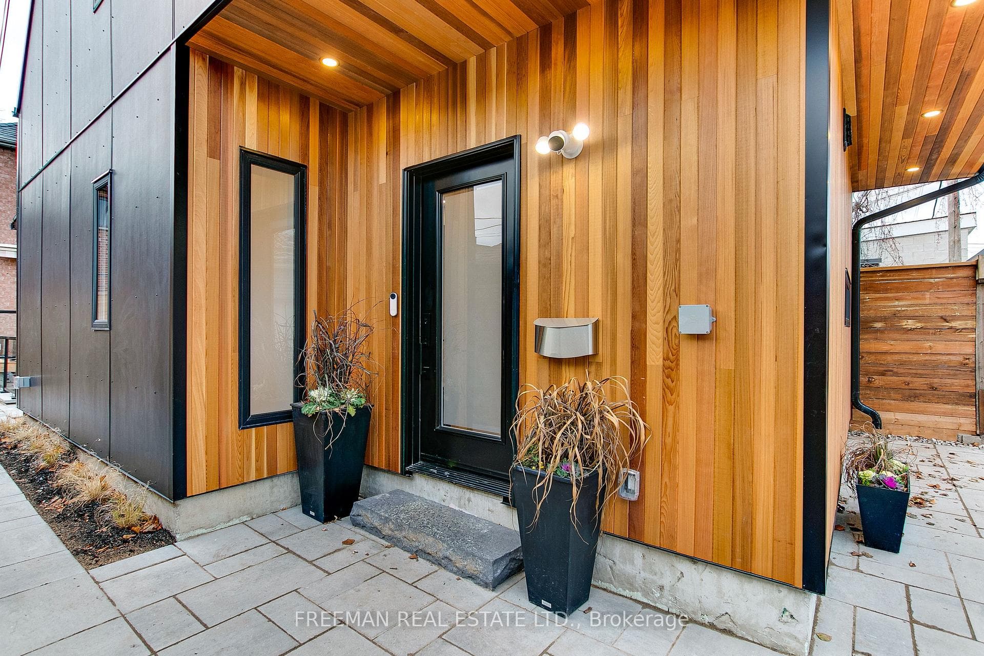 771 Manning Avenue Unit Laneway photo 28