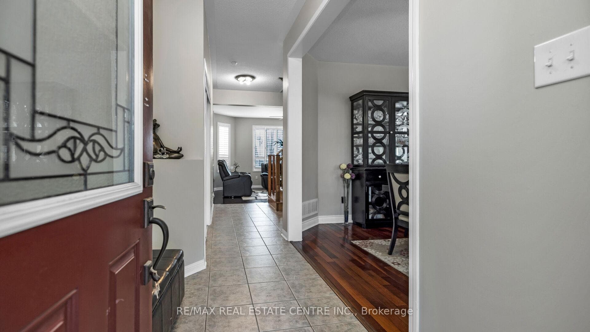 1494 Marshall Crescent photo 4