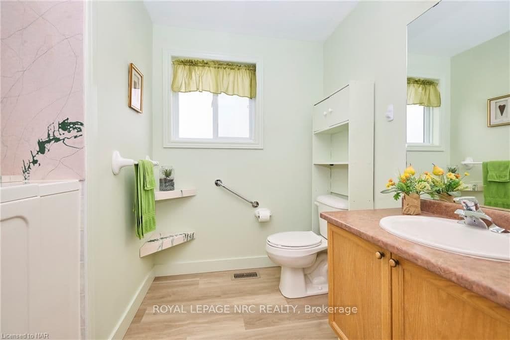 Main floor 4 piece bathroom