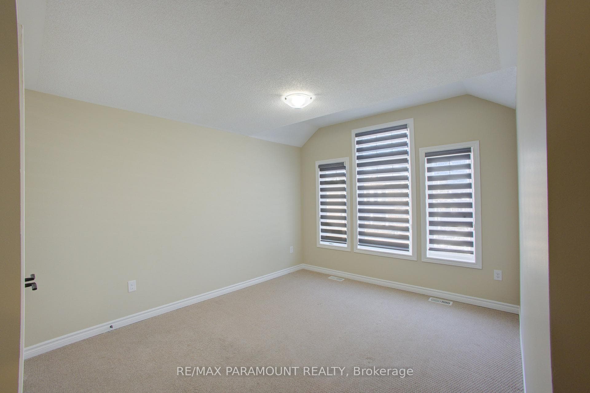 32 Kirby Avenue photo 38