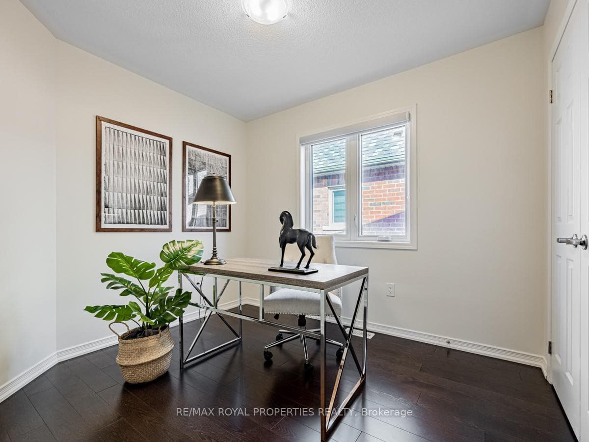 74 Littlewood Drive photo 23