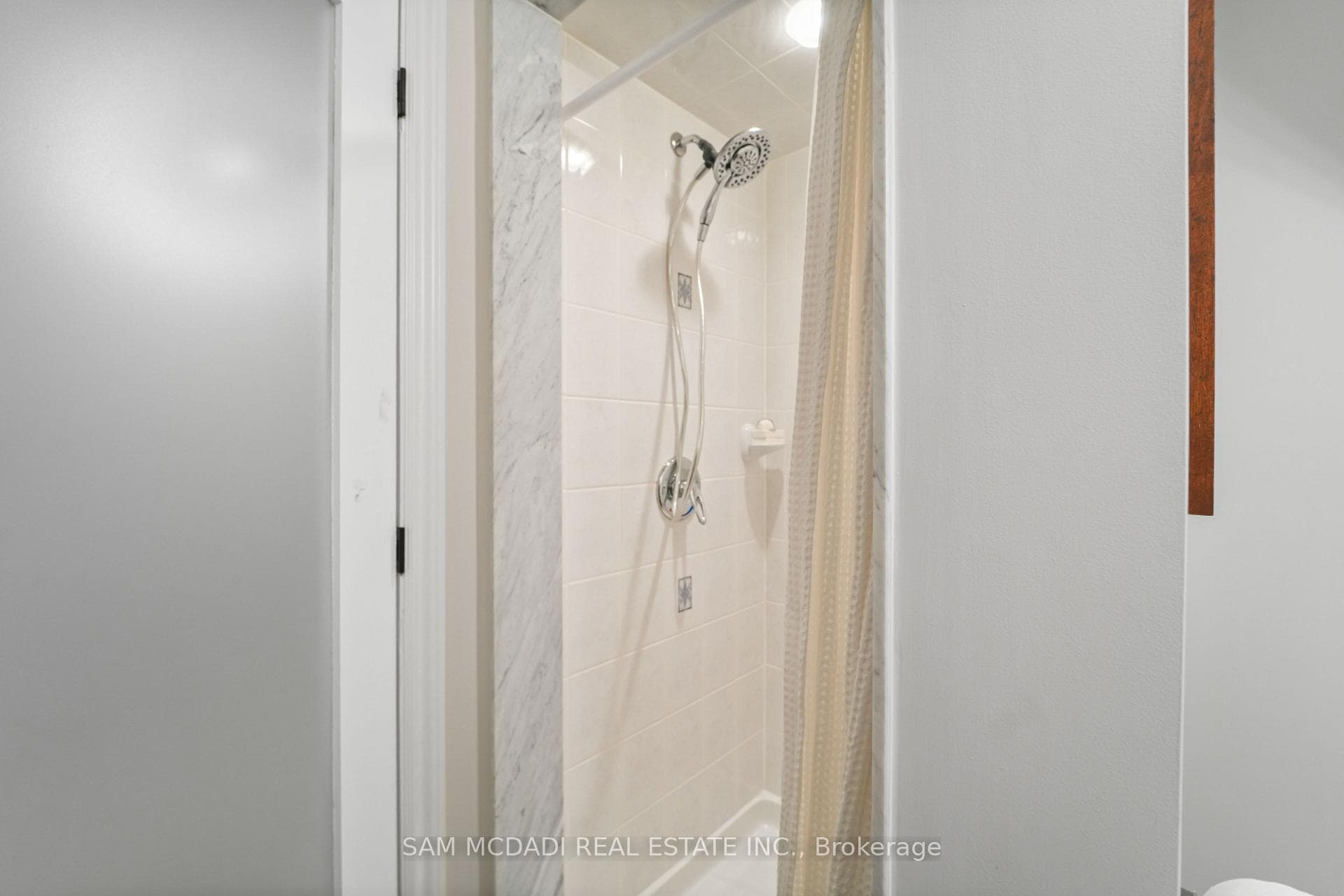 1273 Queen Victoria Avenue photo 33