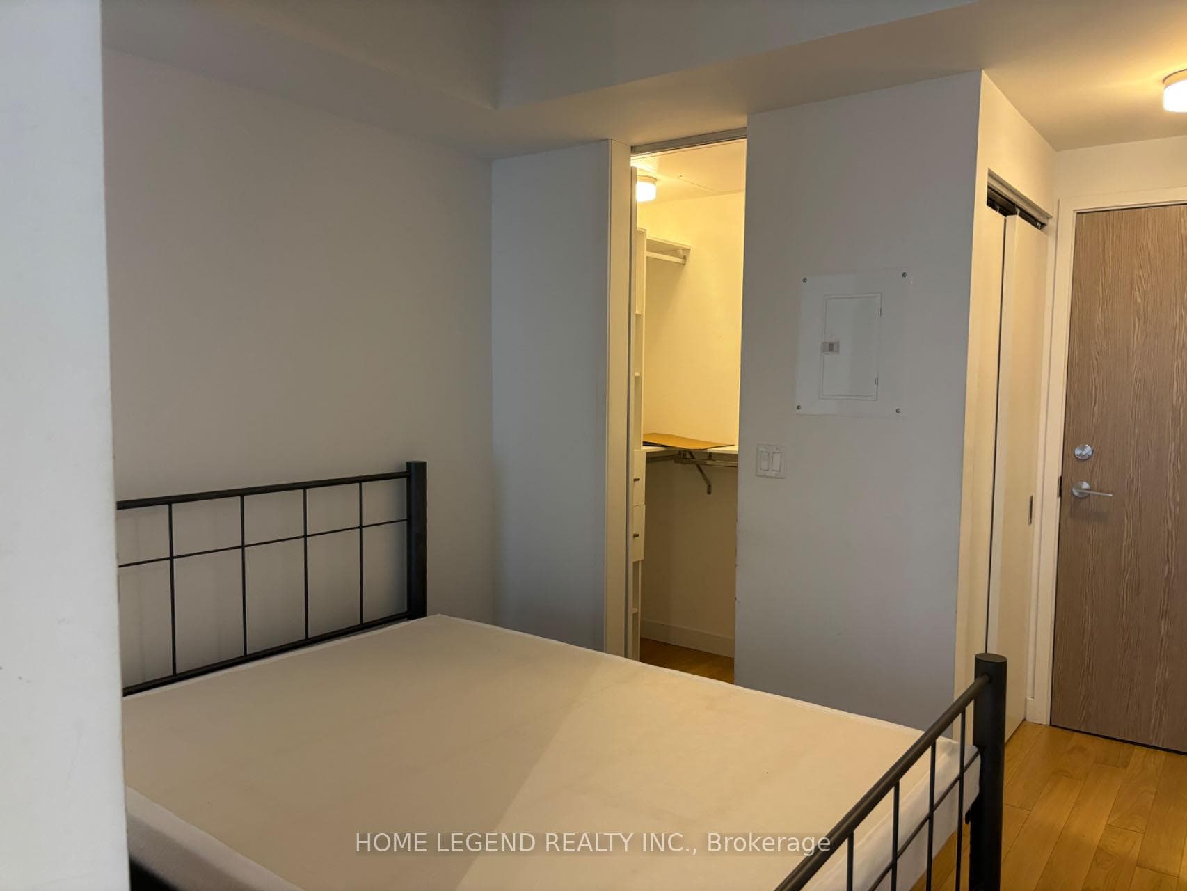 215 Queen Street Unit 1006 photo 9