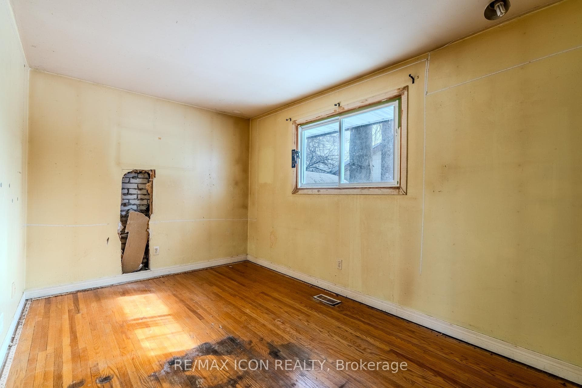 263 Fergus Avenue photo 12