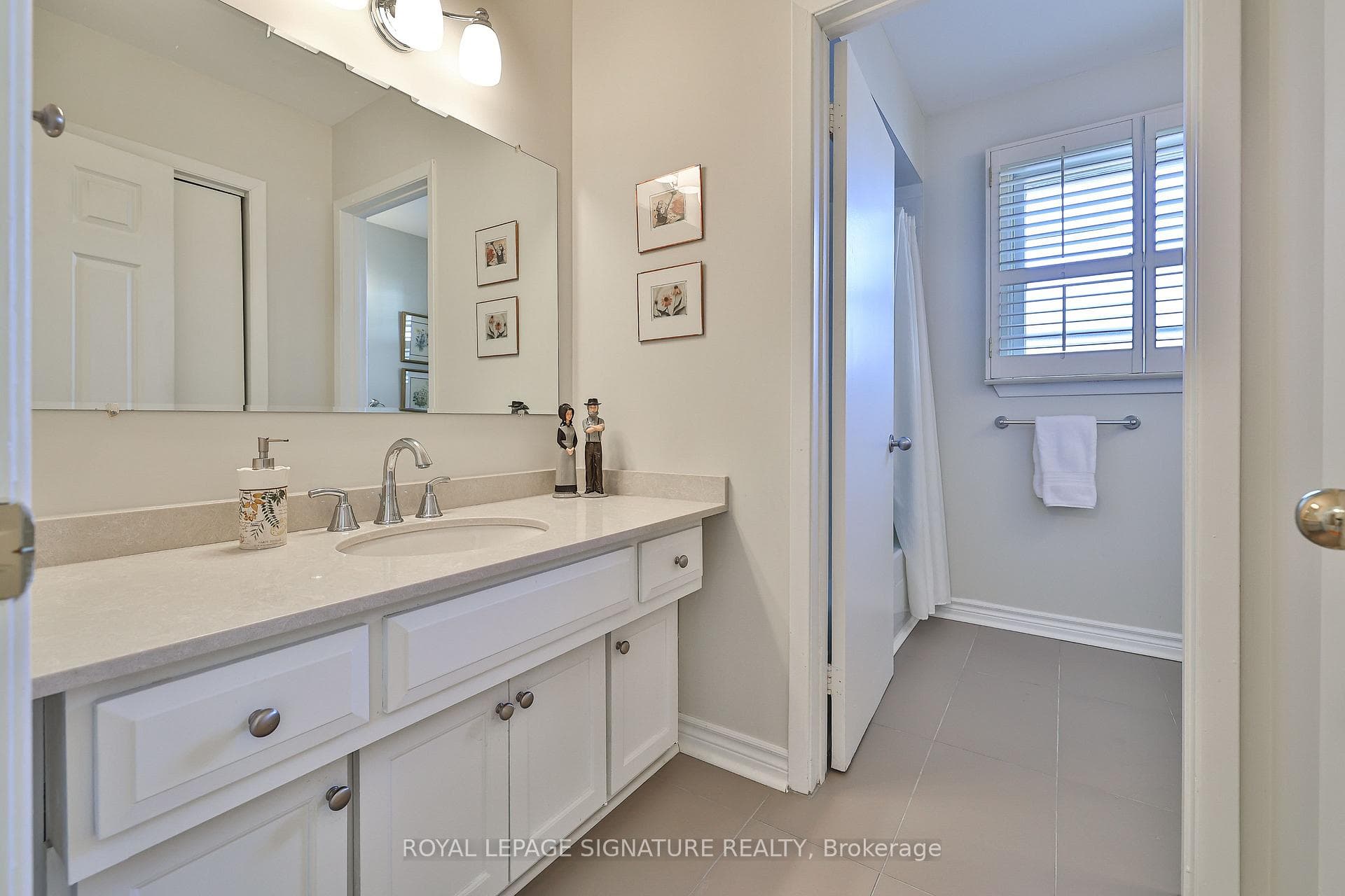 24 Aldenham Crescent photo 32
