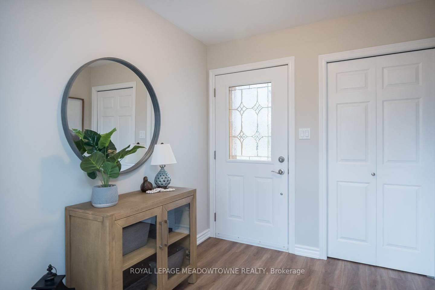 842 Laurier Avenue photo 4