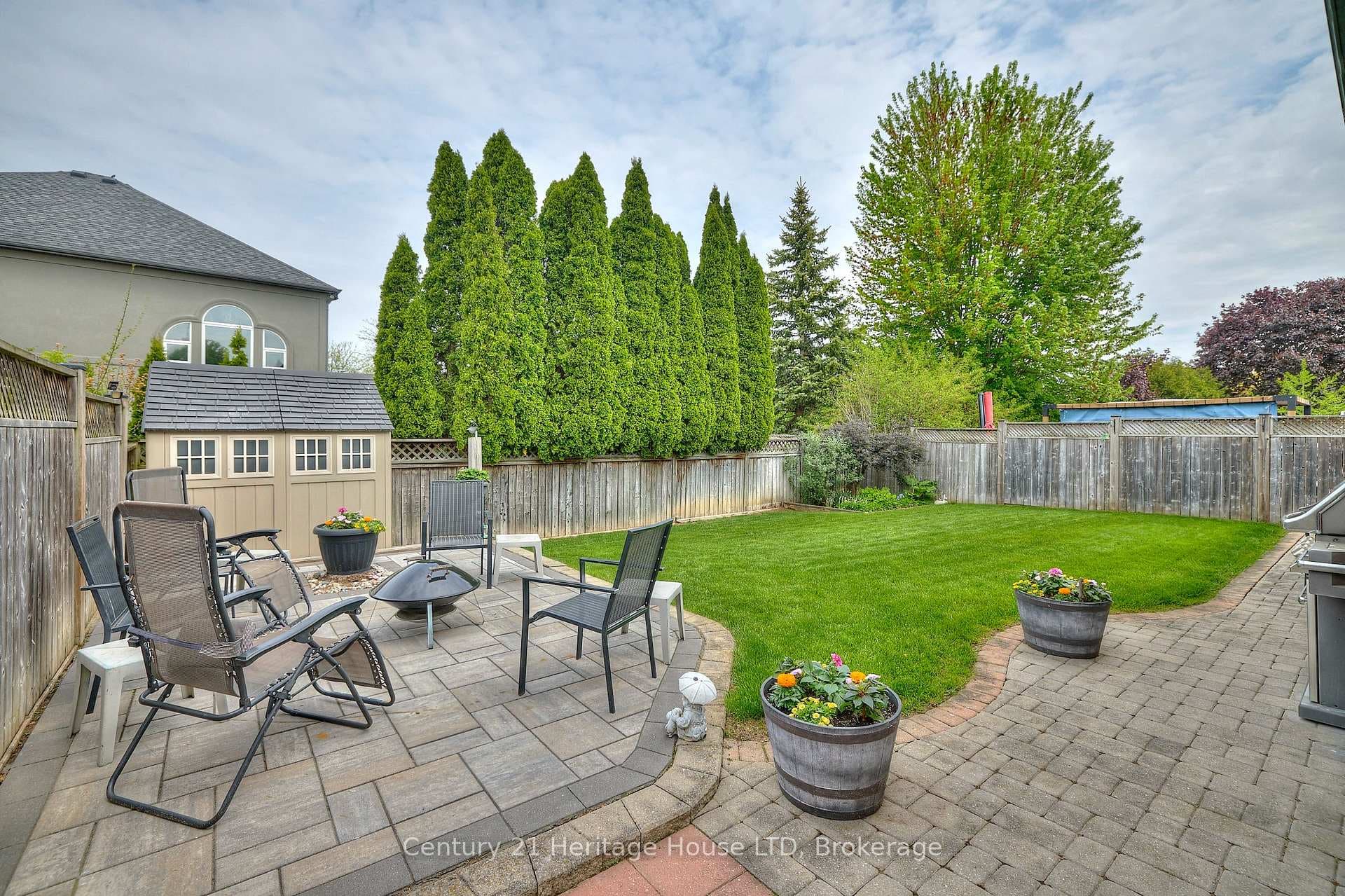 7 HUNTINGTON Lane photo 35