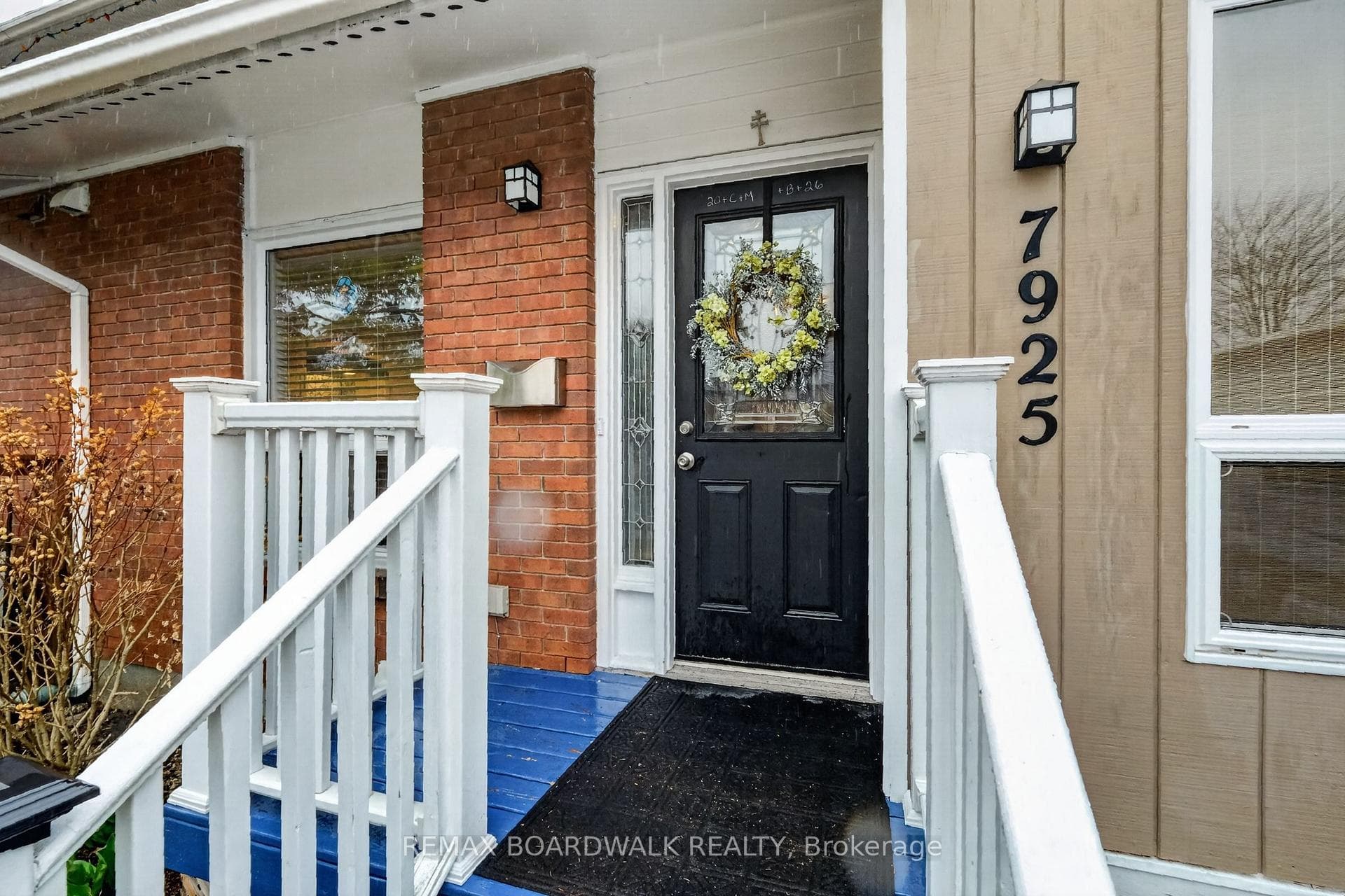 7925 Jeanne D'arc Boulevard photo 3