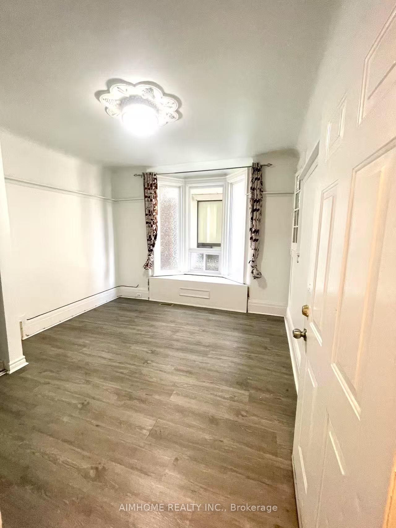 625 Bathurst Street photo 5