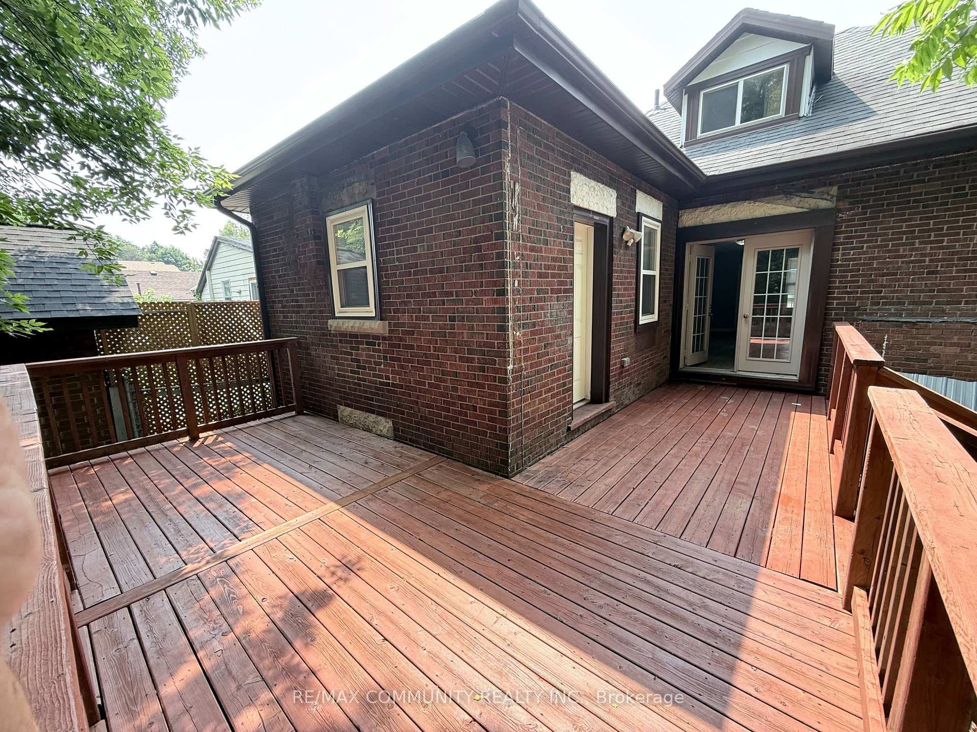 70 Huron Street photo 4