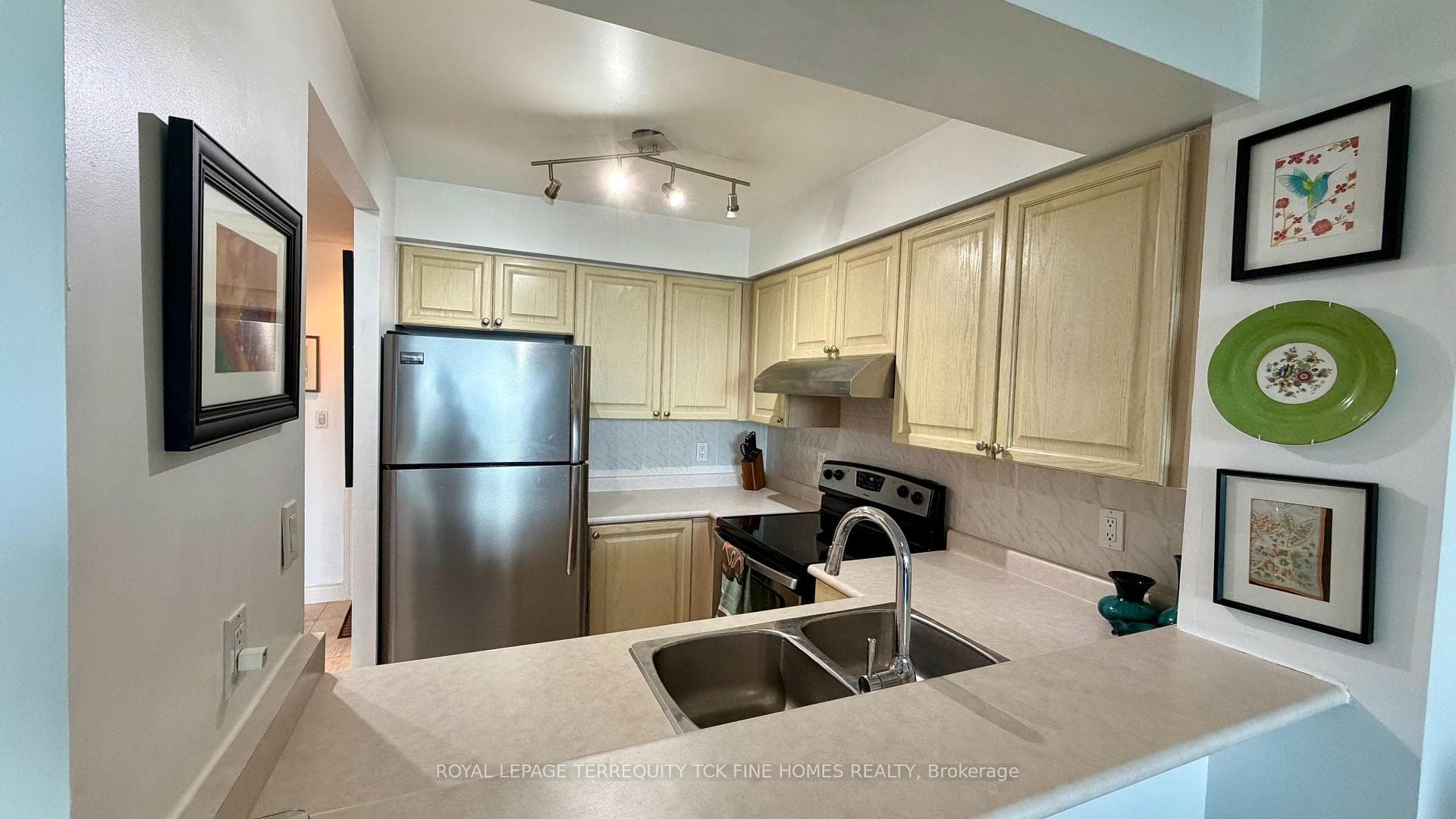 398 Eglinton Avenue Unit 1009 photo 7