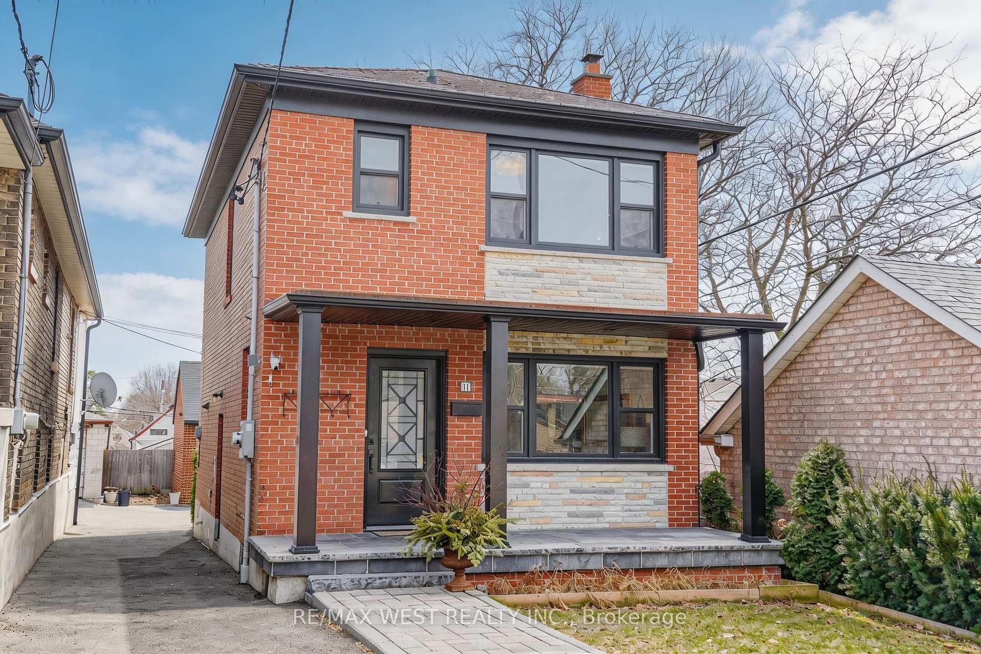 11 Helen Avenue photo 1