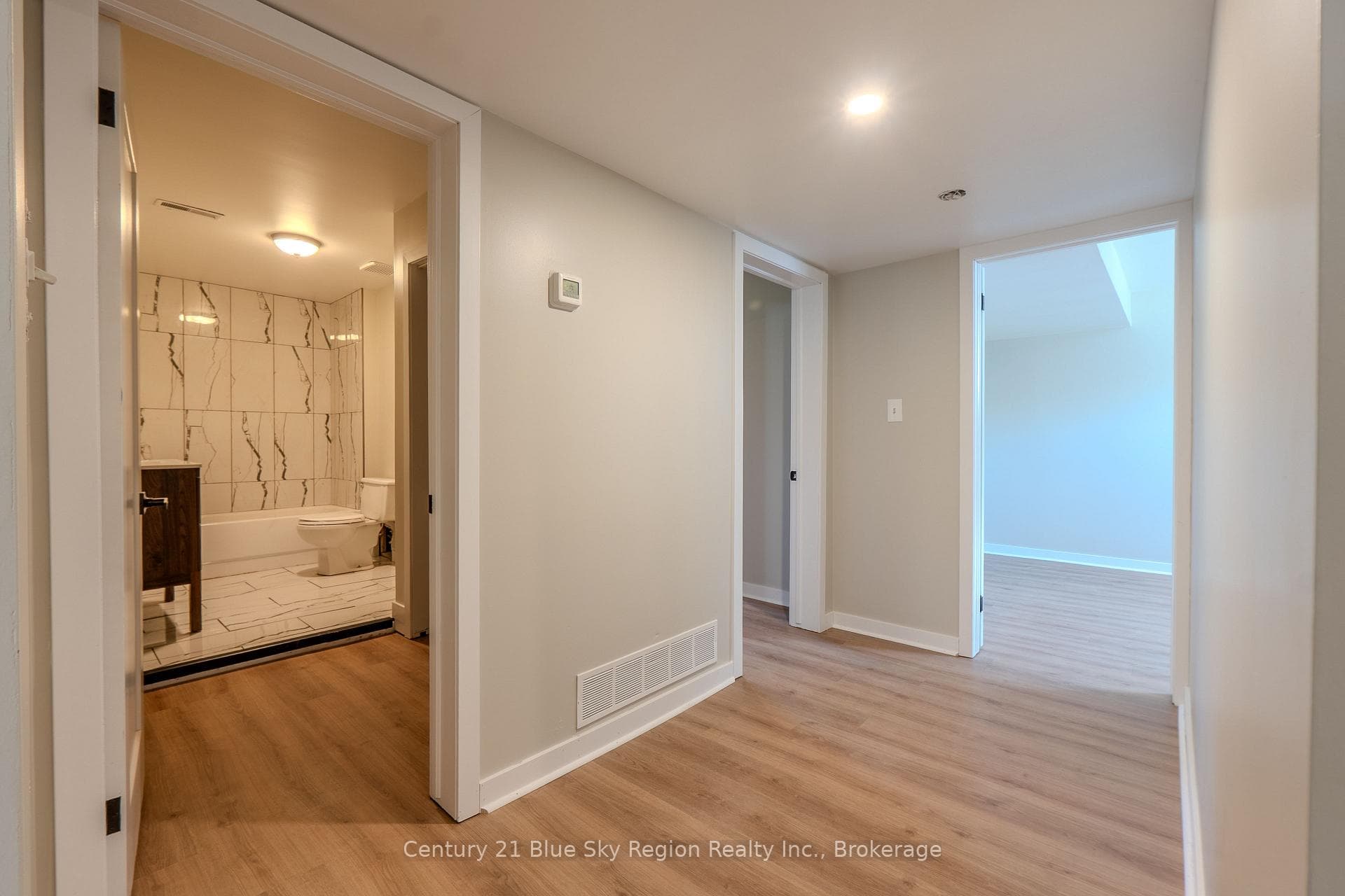 418 Laurier Street photo 34