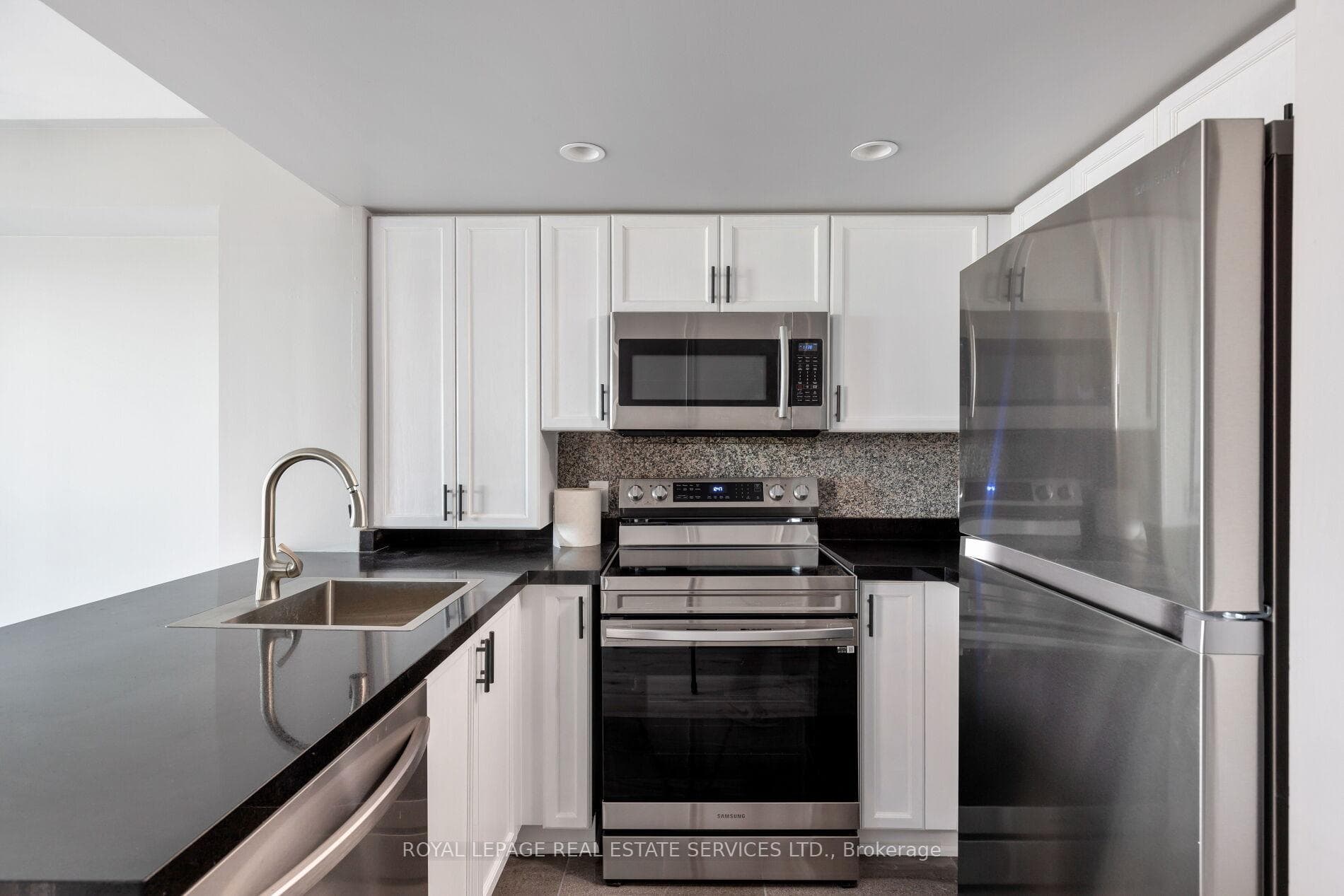 8 Park Road Unit 3307 photo 17