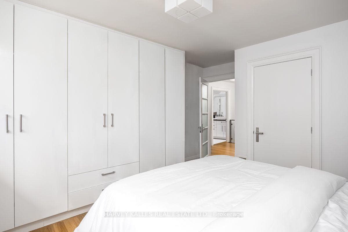 562 Bedford Park Avenue photo 29