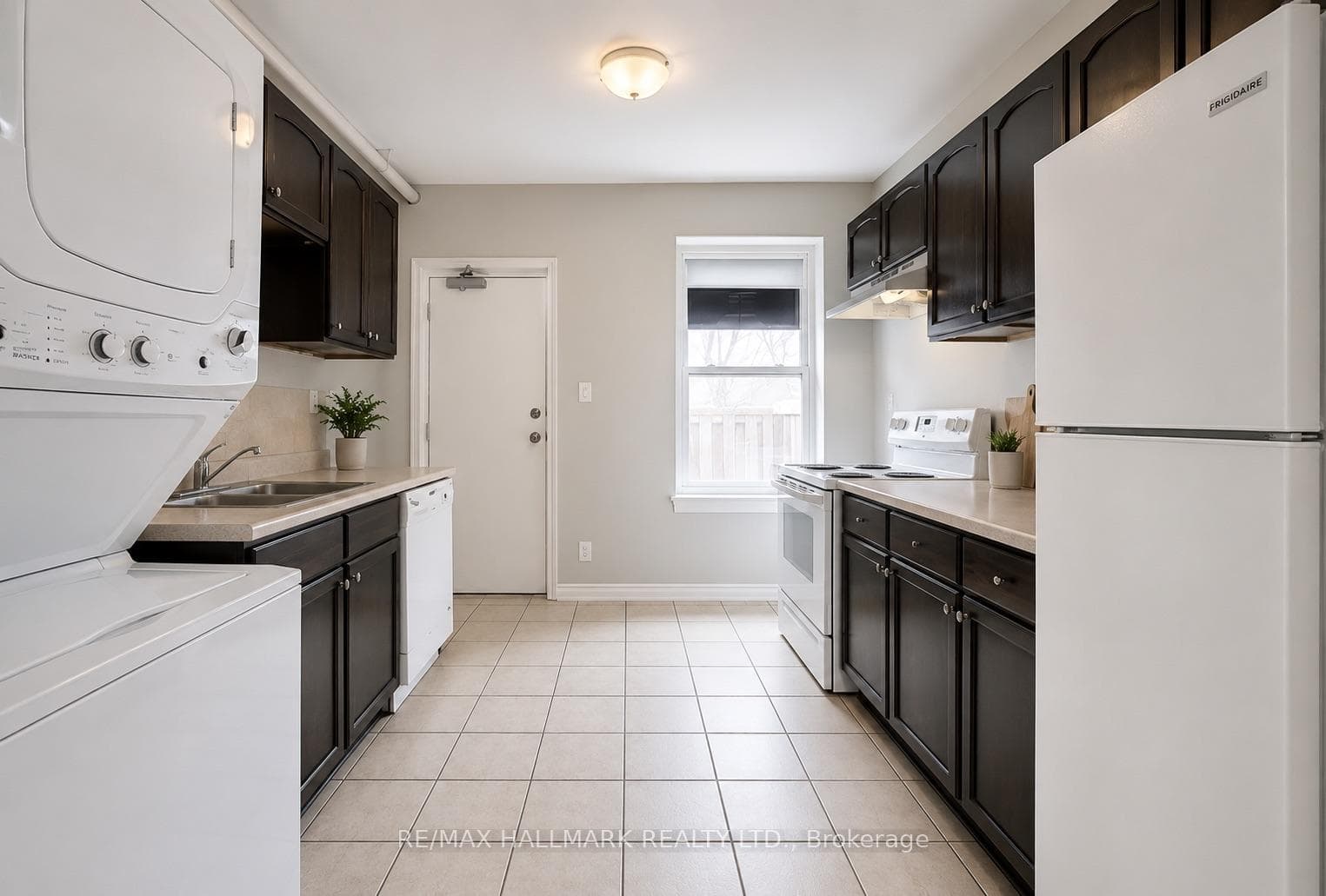 340 Barton Street photo 4