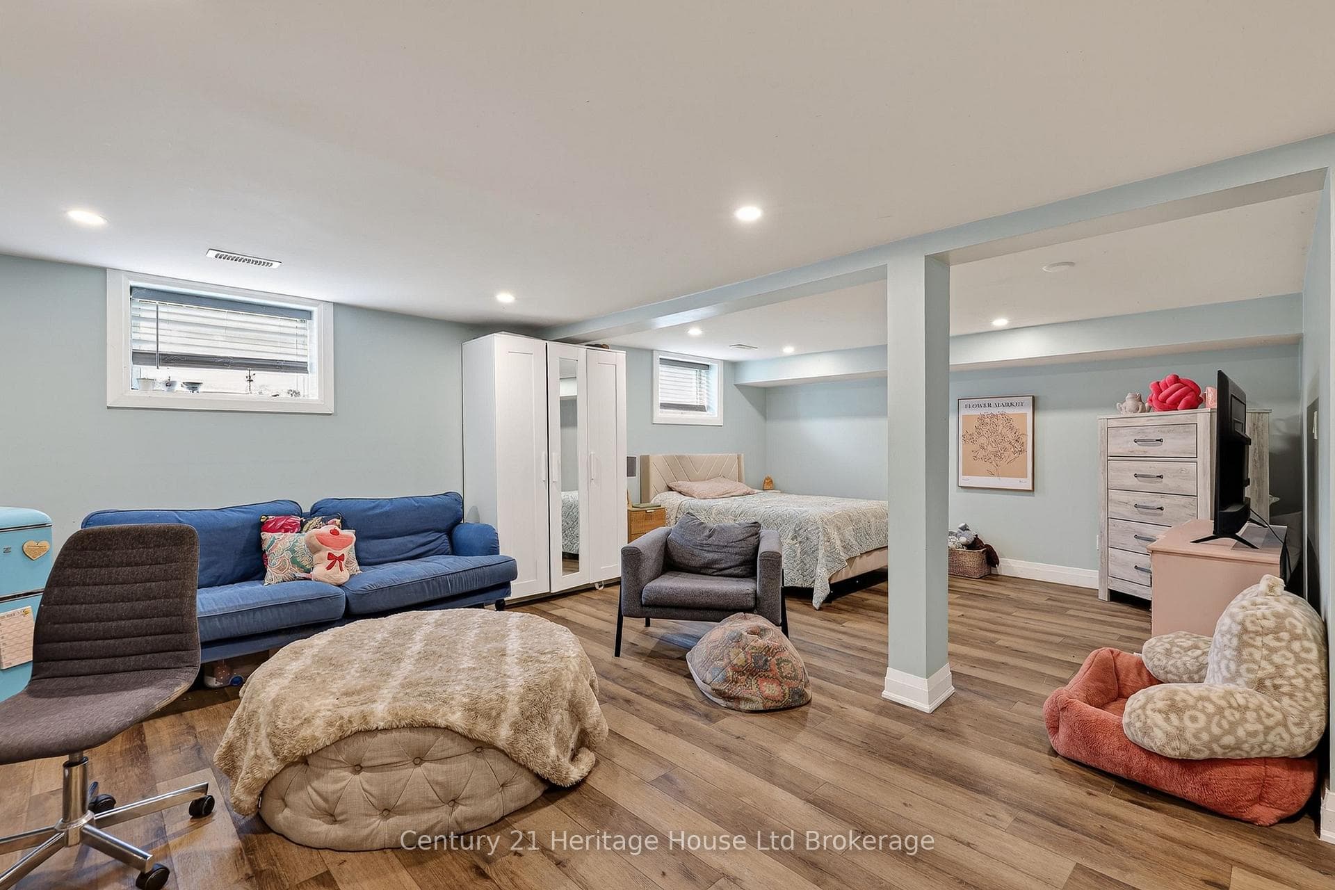 272 Wellington Street photo 3