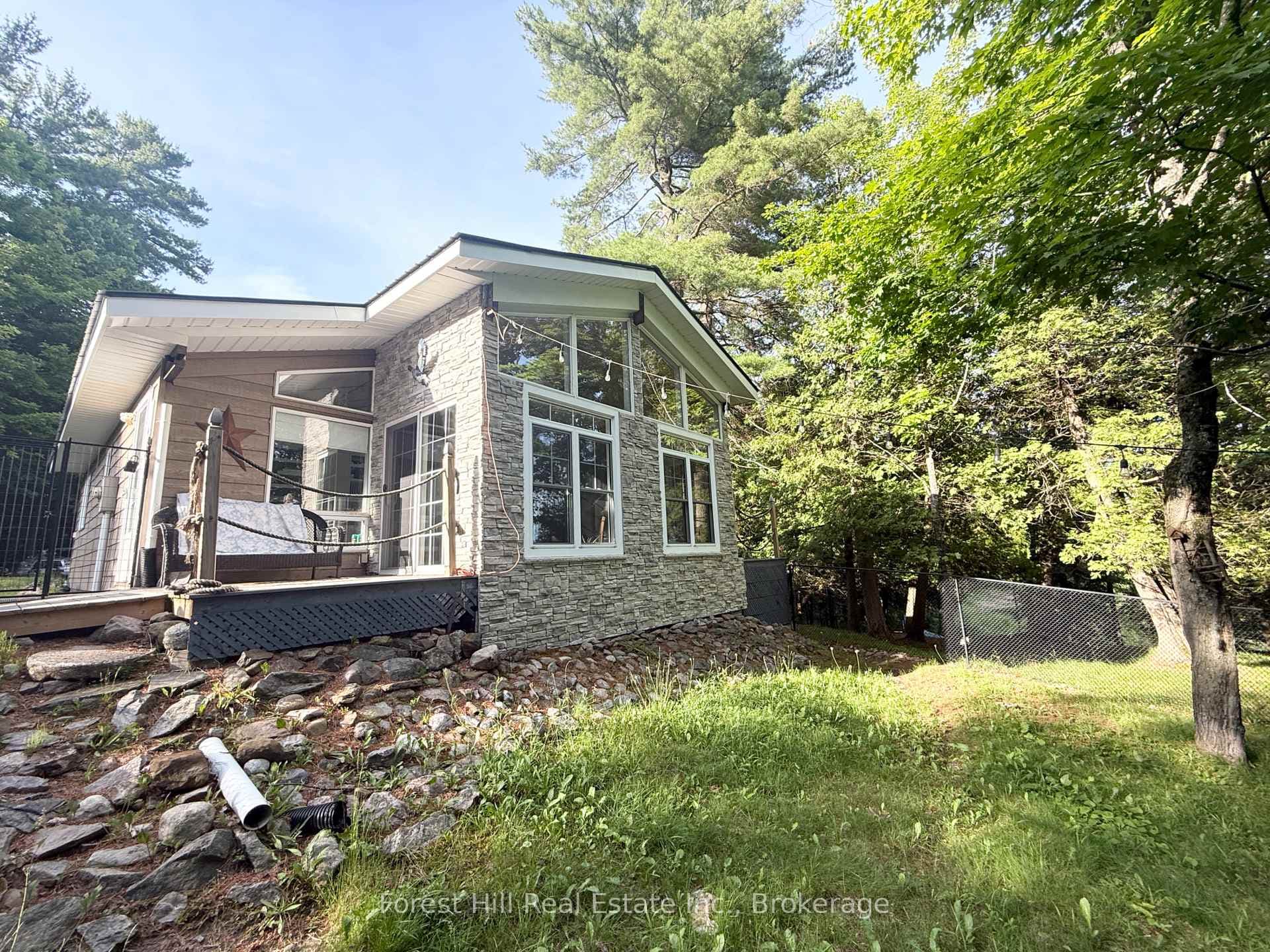 935 Limberlost Road photo 1