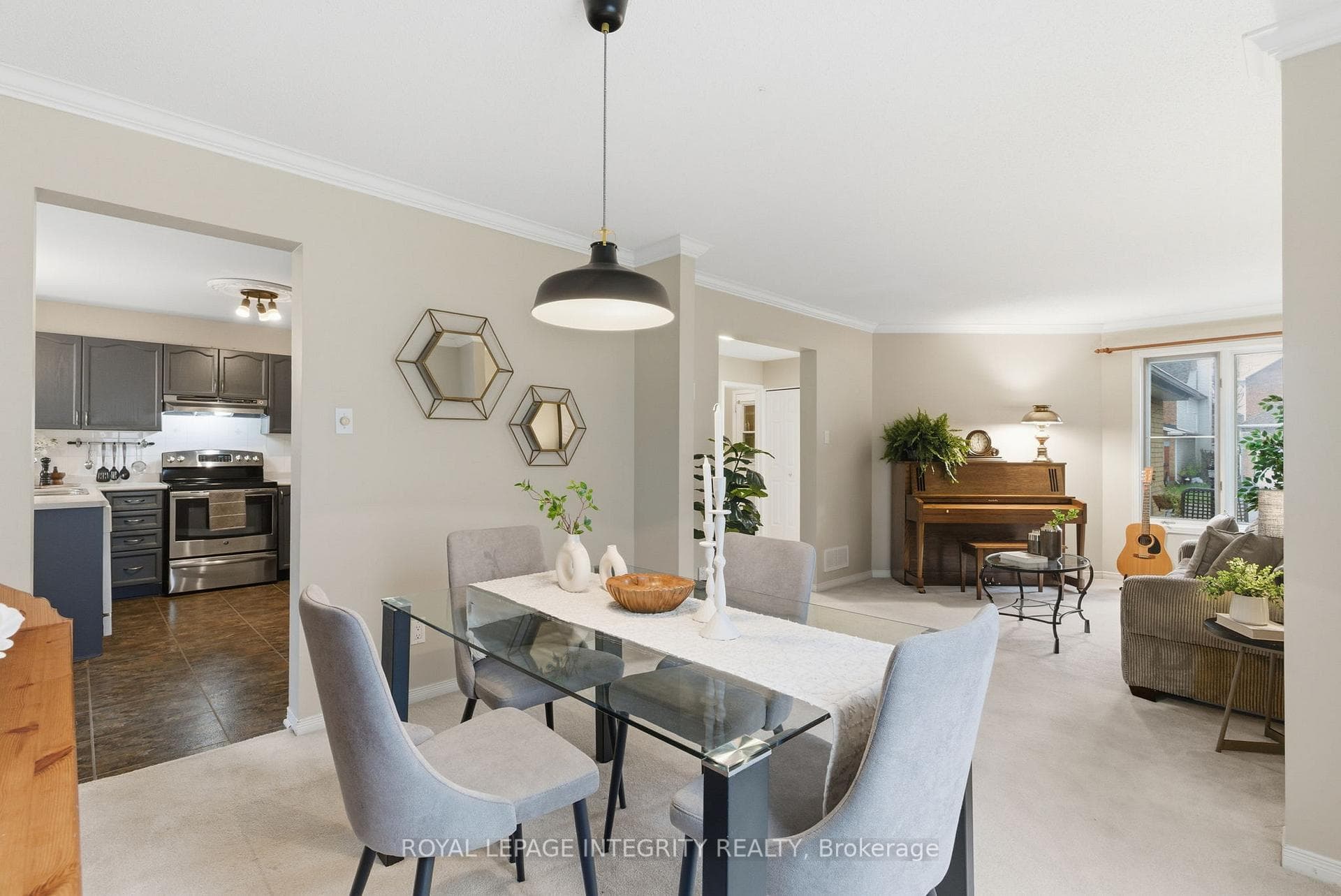 33 Wiltshire Circle photo 9