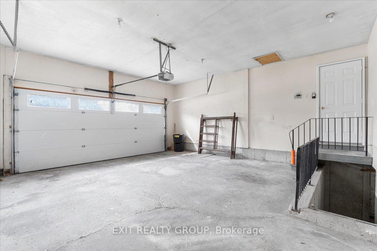 84 PARKVIEW Heights photo 40