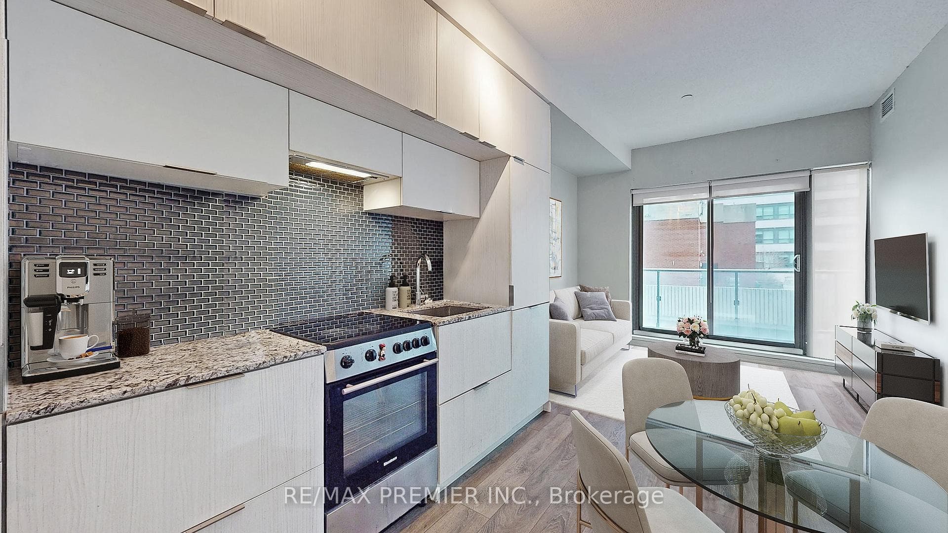 159 Dundas Street Unit 1404 photo 3