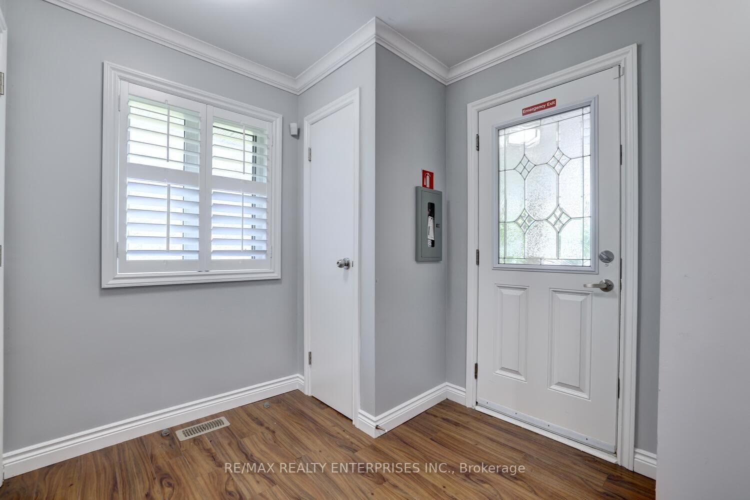 1751 Queen Street photo 4