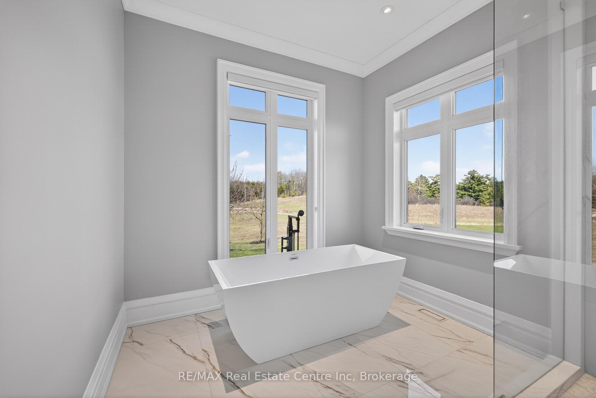 7645 Maltby Road photo 32