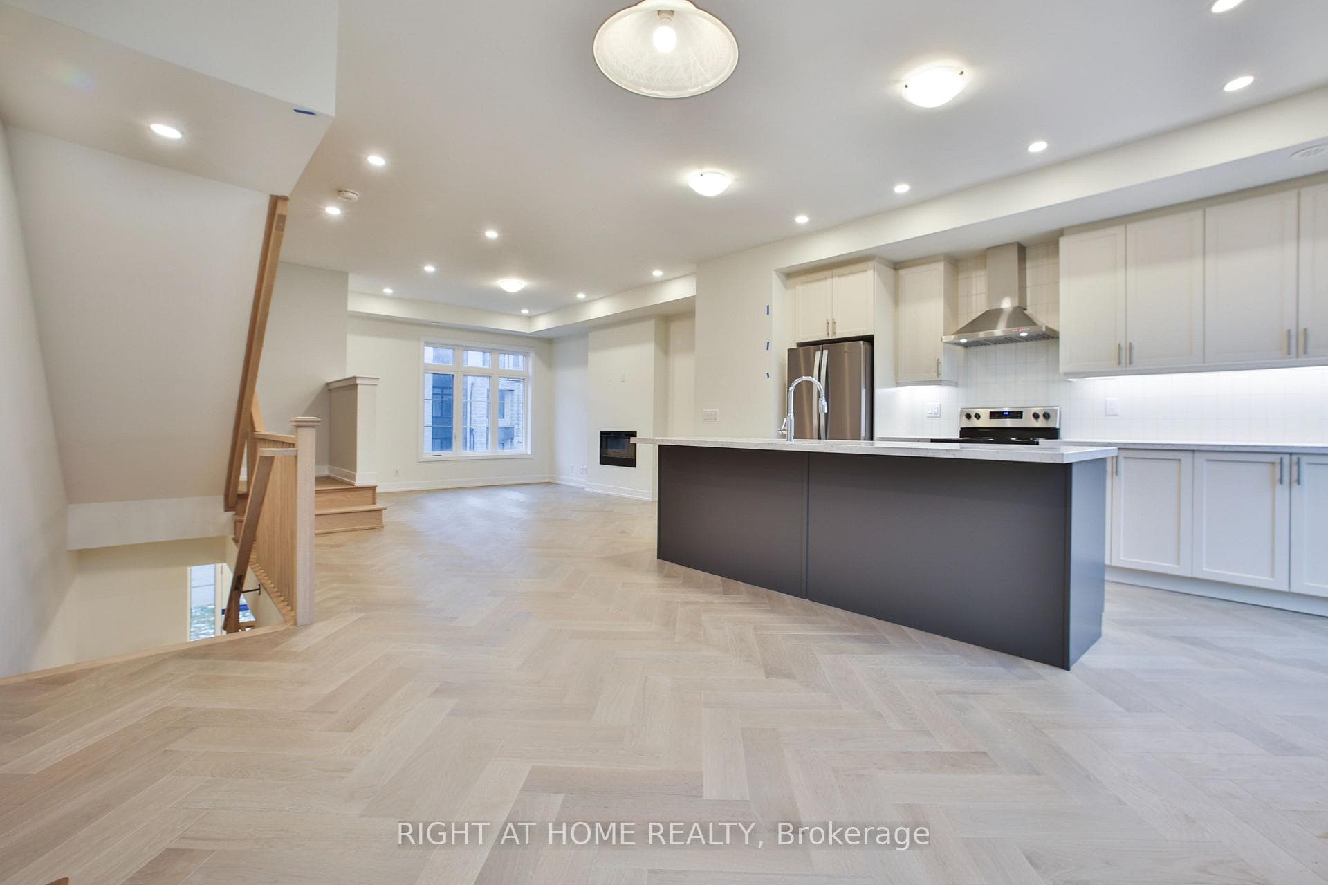 11 Guardhouse Crescent photo 12