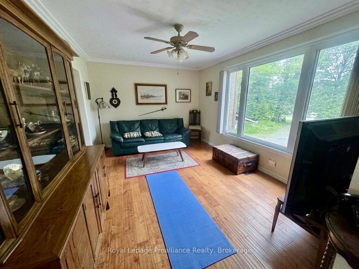 2683 Maplegrove Road photo 7