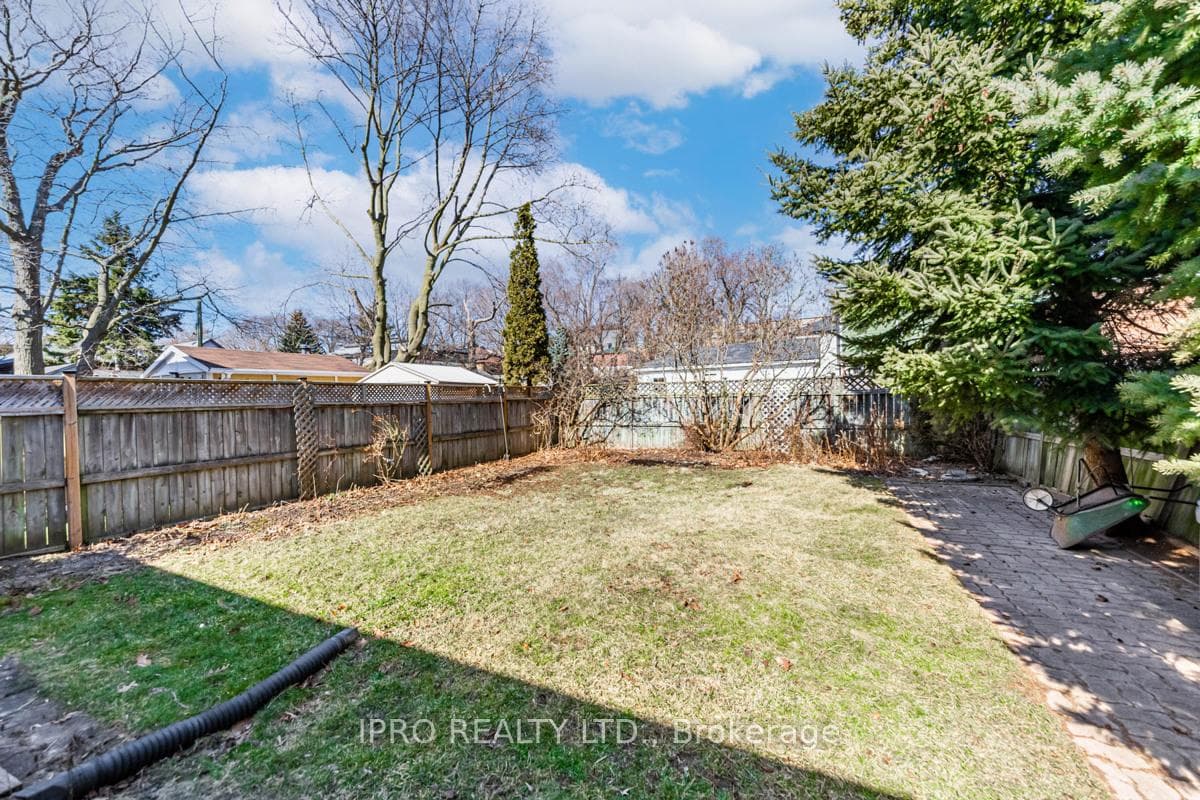 74 Hollis Avenue photo 31